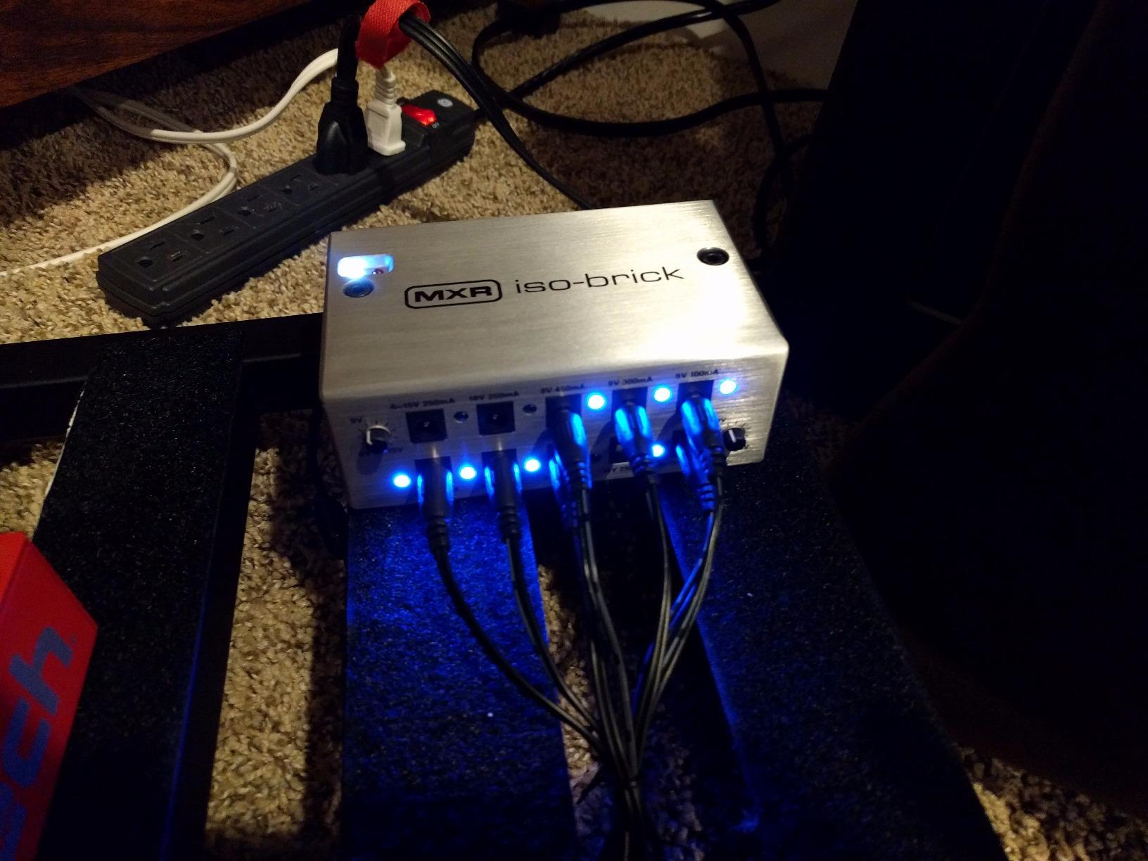MXR Mini Iso-Brick Power Supply Guitar Effects Pedal Customer Review MXR Mini Iso-Brick Power Supply Guitar Effects Pedal - Customer Photo 1