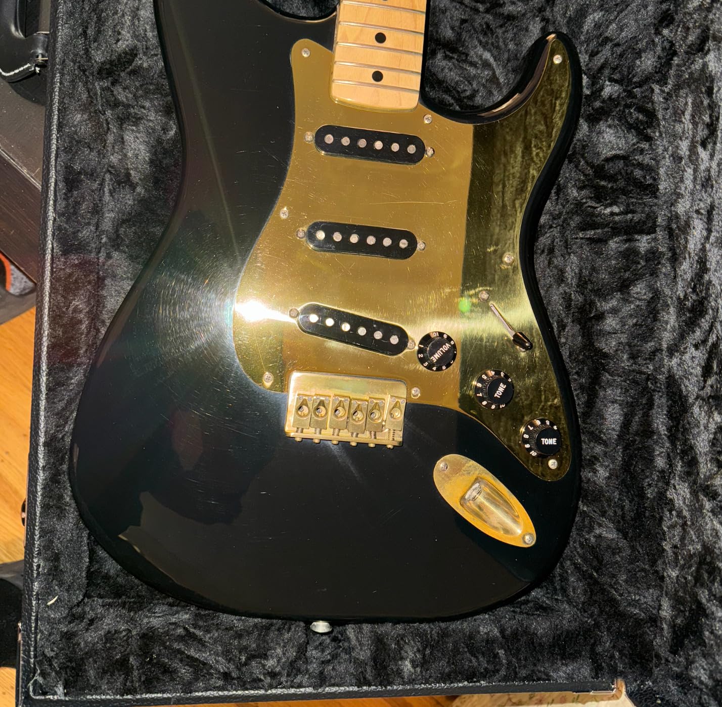 Fender Classic Series Wood Case, Stratocaster/Telecaster, Black Customer Review Fender Classic Series Wood Case, Stratocaster/Telecaster, Black - Customer Photo 1