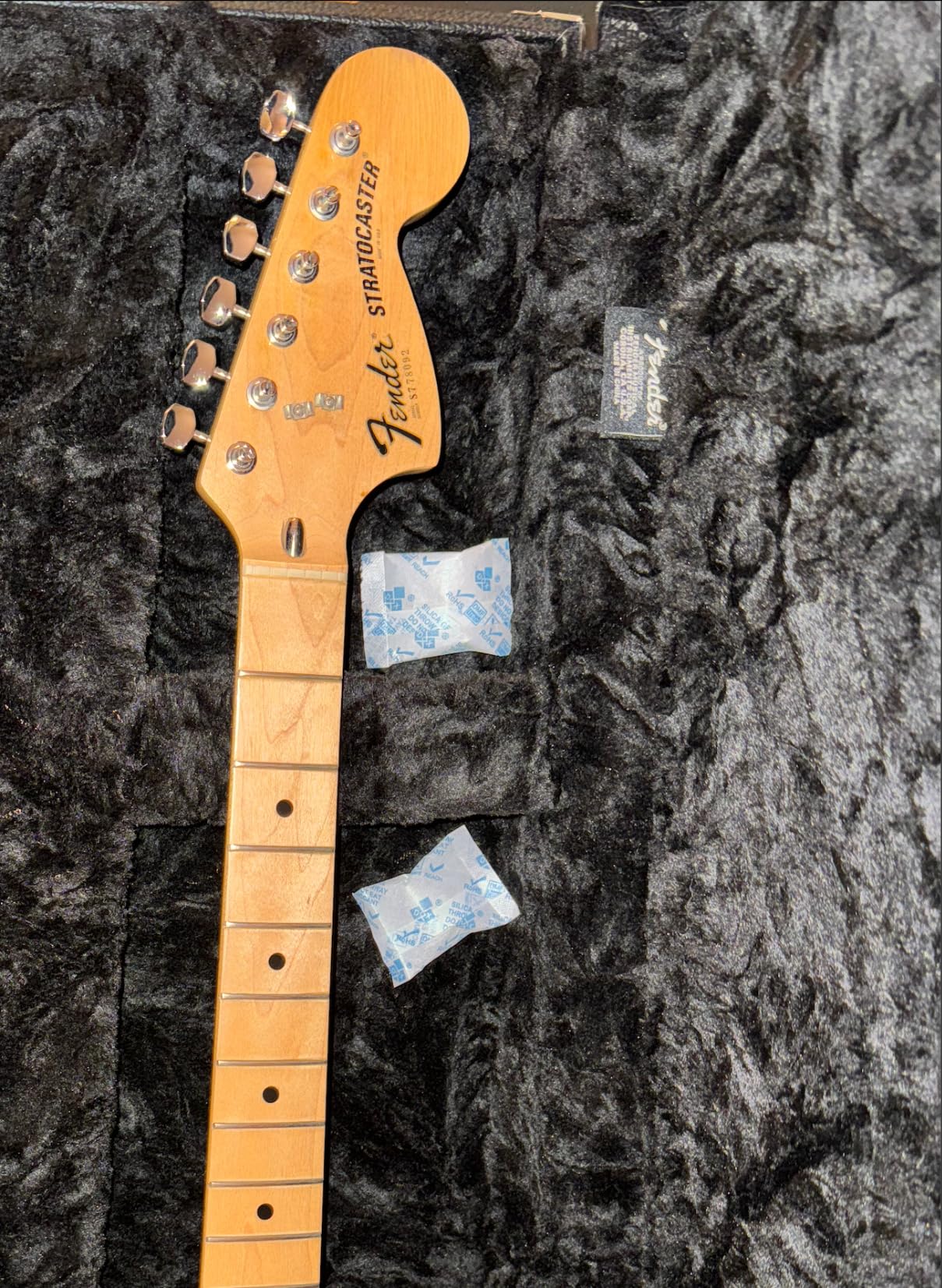 Fender Classic Series Wood Case, Stratocaster/Telecaster, Black Customer Review Fender Classic Series Wood Case, Stratocaster/Telecaster, Black - Customer Photo 2
