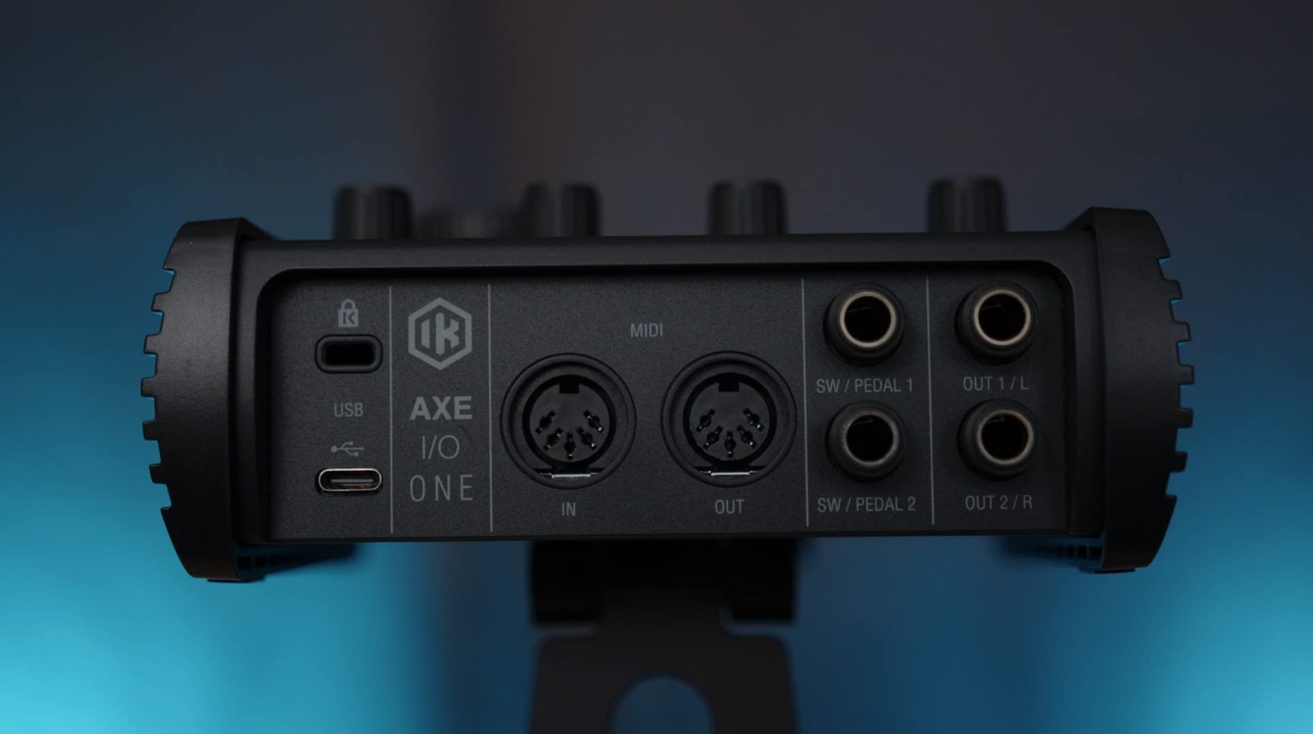 IK Multimedia AXE I/O premium 2-in 5-out 24-bit, 192 kHz USB audio interface for Mac/PC with advanced guitar tone shaping, Hi-Z re-amp out and massive AmpliTube and TONEX software bundle Customer Review IK Multimedia AXE I/O premium 2-in 5-out 24-bit, 192 kHz USB audio interface for Mac/PC with advanced guitar tone shaping, Hi-Z re-amp out and massive AmpliTube and TONEX software bundle - Customer Photo 5