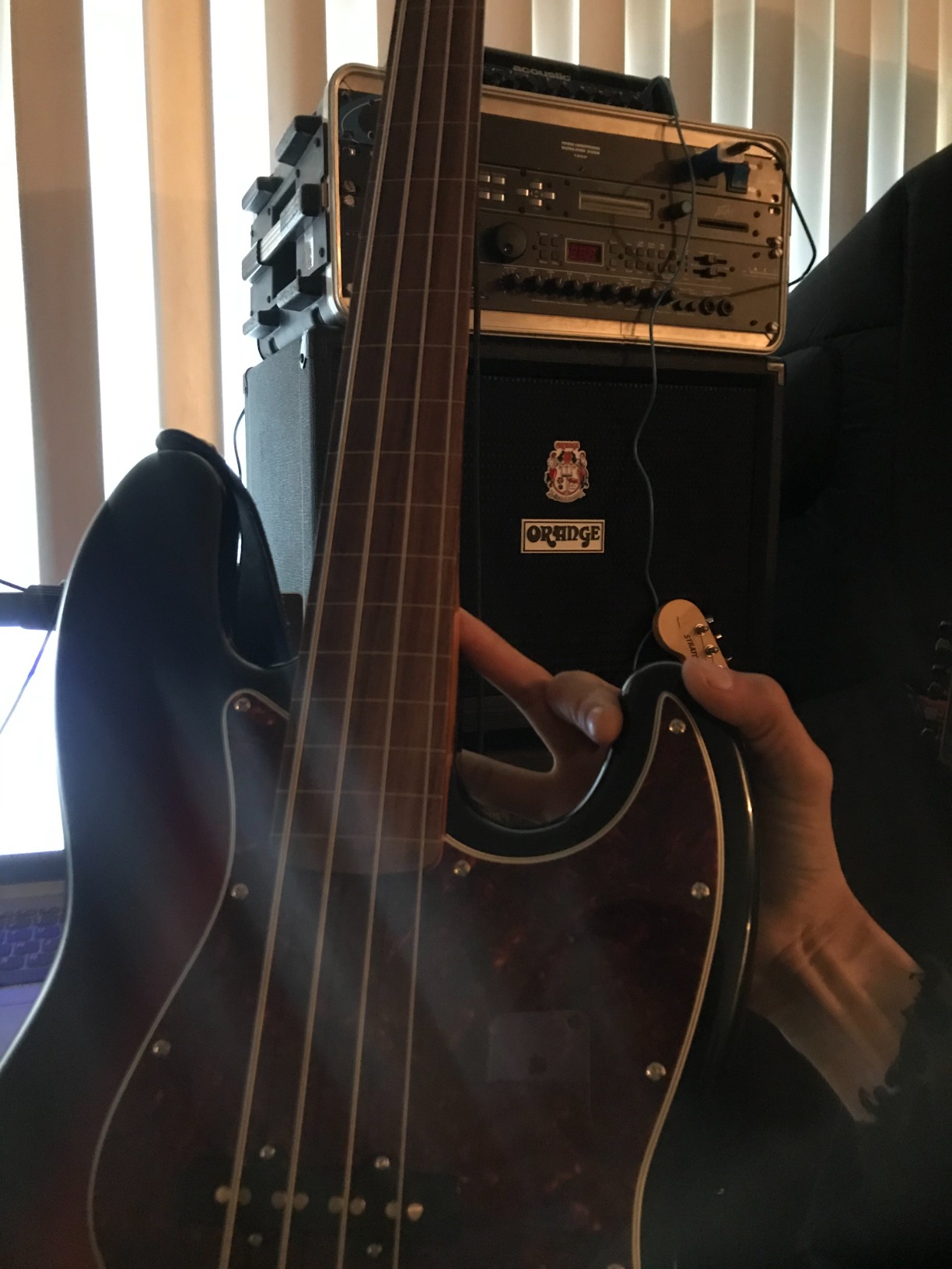 Squier Classic Vibe 60s Jazz Bass, 3-Color Sunburst, Fretless, Laurel Fingerboard Customer Review Squier Classic Vibe 60s Jazz Bass, 3-Color Sunburst, Fretless, Laurel Fingerboard - Customer Photo 1