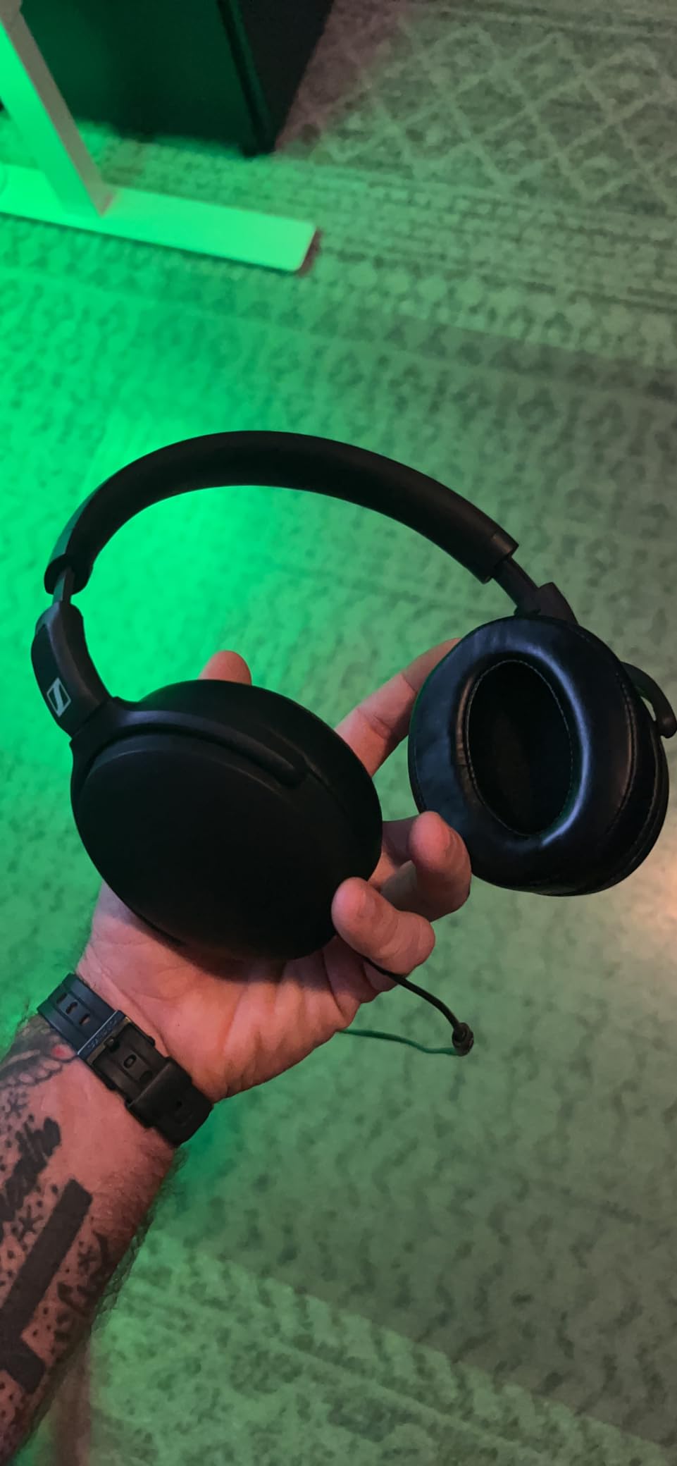 Sennheiser HD 400S Closed Back, Around Ear Headphone with One-Button Smart Remote on Detachable Cable Customer Review Sennheiser HD 400S Closed Back, Around Ear Headphone with One-Button Smart Remote on Detachable Cable - Customer Photo 1