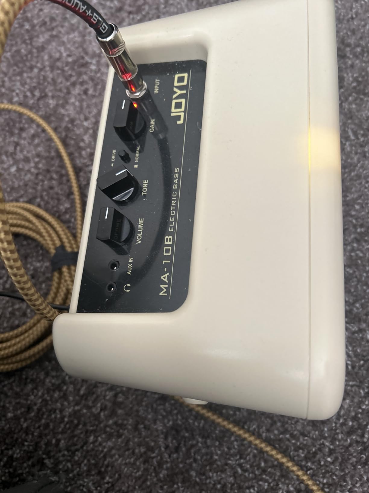 JOYO 10W Mini Bass Amp Bass Guitar Practice Amp Combo Bass Amplifier Portable Small Battery Powered Bass Amp Dual Channel (MA-10B) Customer Review JOYO 10W Mini Bass Amp Bass Guitar Practice Amp Combo Bass Amplifier Portable Small Battery Powered Bass Amp Dual Channel (MA-10B) - Customer Photo 3