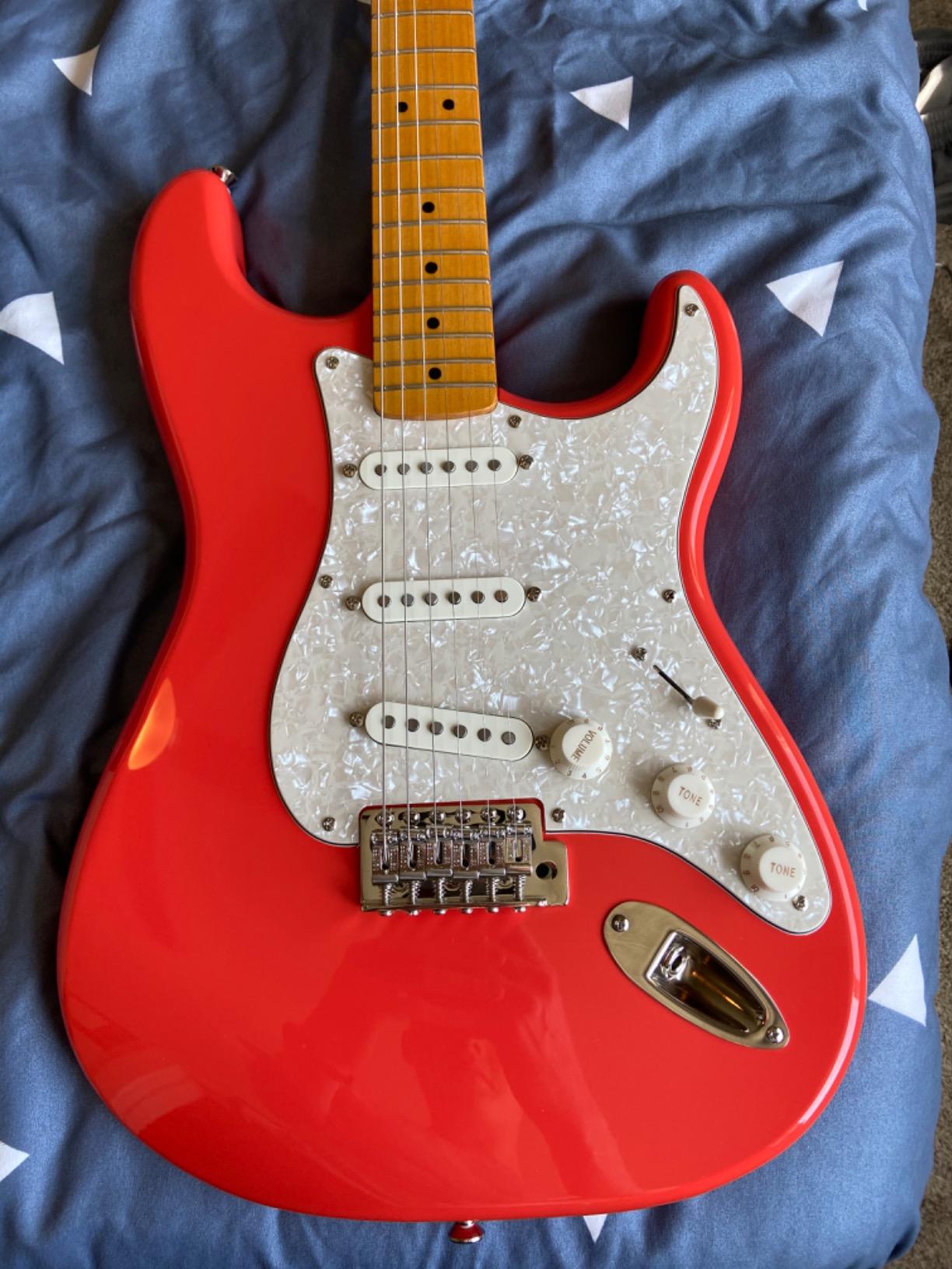 Squier Classic Vibe 60s Stratocaster Electric Guitar, with 2-Year Warranty, Candy Apple Red, Laurel Fingerboard Customer Review Squier Classic Vibe 60s Stratocaster Electric Guitar, with 2-Year Warranty, Candy Apple Red, Laurel Fingerboard - Customer Photo 2