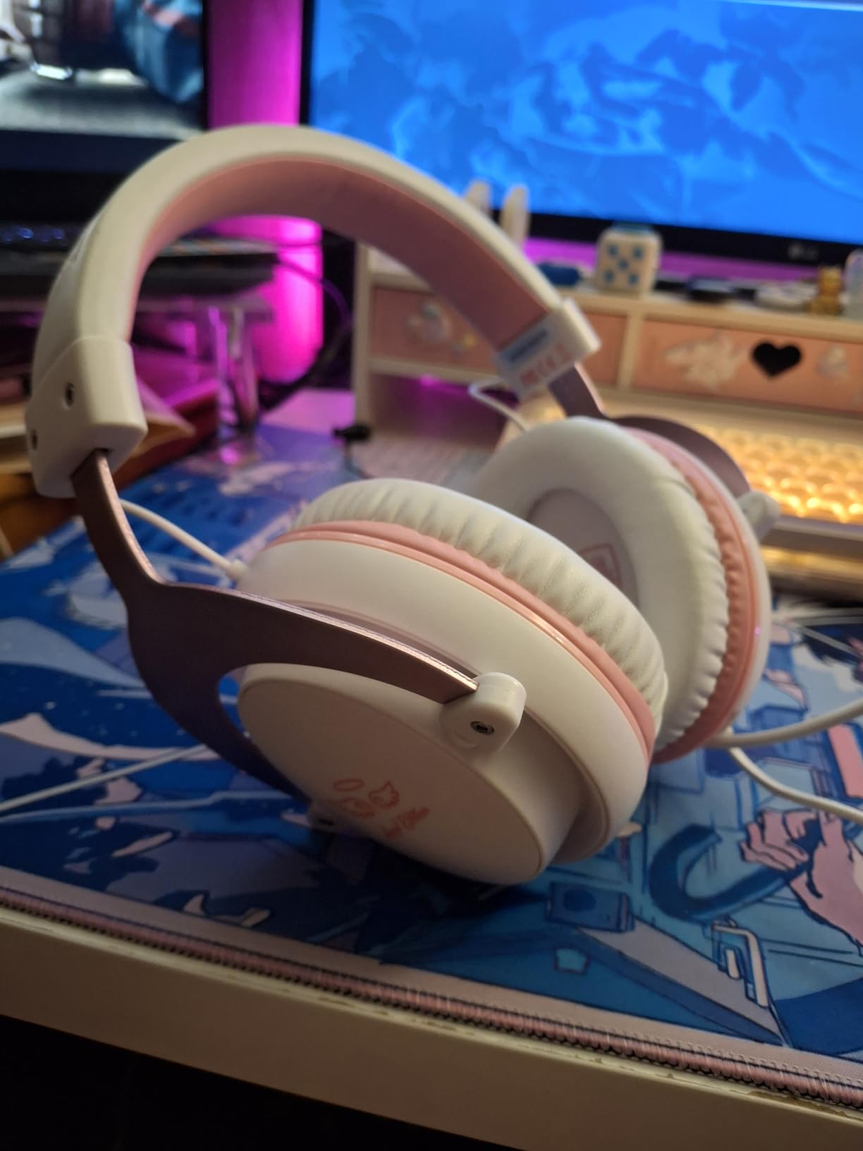 SADES MPOWER Stereo Gaming Headset for PS4, PC, Mobile, Noise Cancelling Over Ear Headphones with Retractable and Flexible Mic & Soft Memory Earmuffs for Laptop Nintendo Switch Games-Angel Edition Customer Review SADES MPOWER Stereo Gaming Headset for PS4, PC, Mobile, Noise Cancelling Over Ear Headphones with Retractable and Flexible Mic & Soft Memory Earmuffs for Laptop Nintendo Switch Games-Angel Edition - Customer Photo 1
