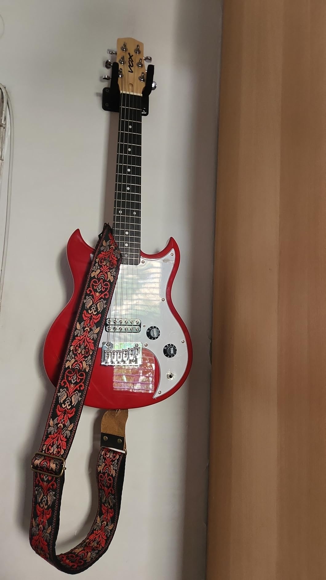 Vox SDC-1 Mini Electric Guitar Right-Handed - White Customer Review Vox SDC-1 Mini Electric Guitar Right-Handed - White - Customer Photo 2