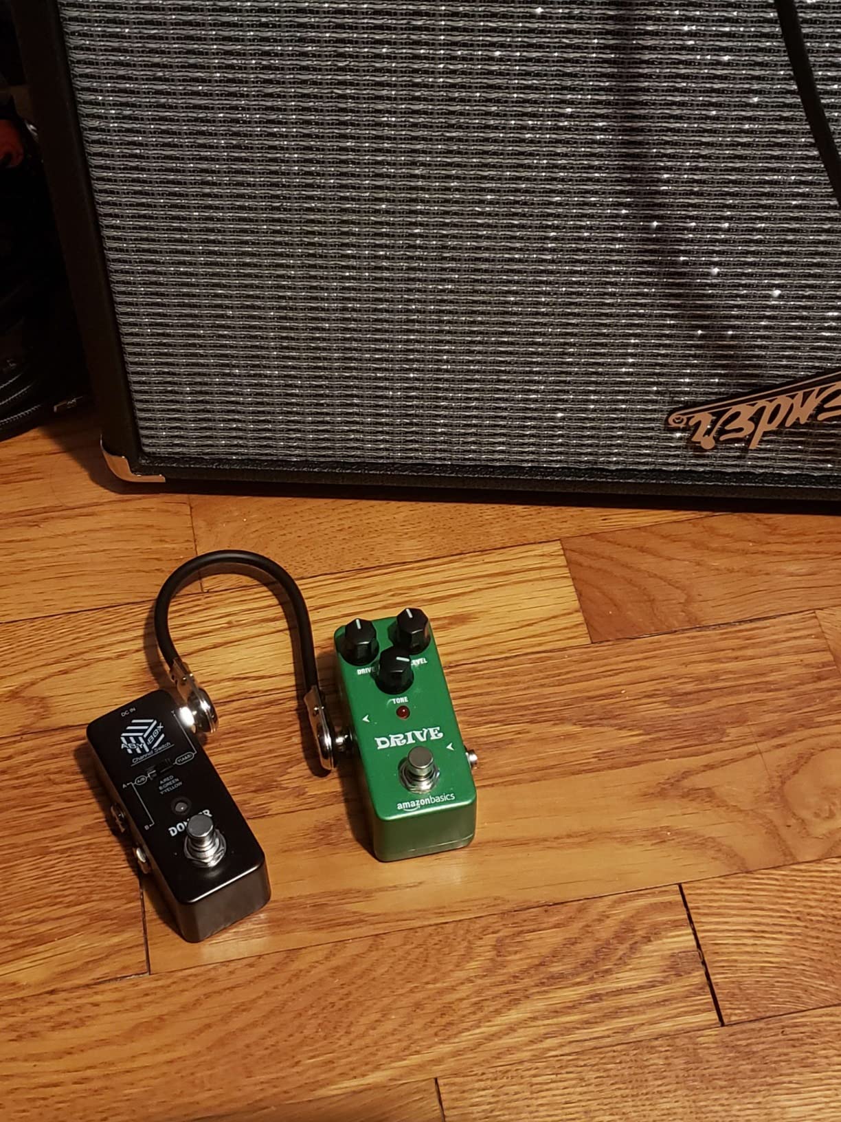 Amazon Basics Compressor Guitar Pedal, Fully Analog Circuit with True Bypass, Silver customer photo 2