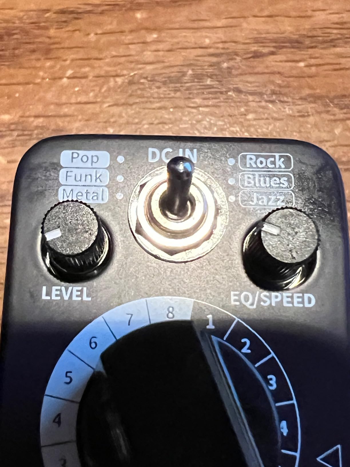 MOOER E7 Polyphonic Guitar Synth Pedal Electronic Synthesizer, 7 Guitar Synthesizer Tones with Arpeggiator customer photo 2