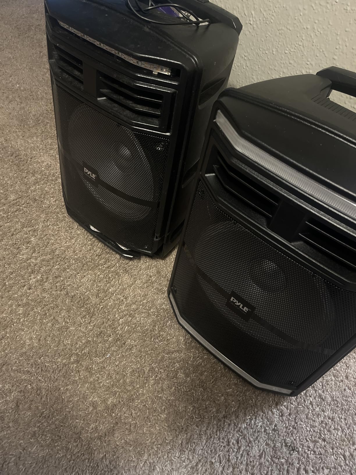 Pyle Portable Bluetooth PA Speaker System - 600W Bluetooth Speaker Portable PA System W/ Rechargeable Battery, Party Lights, MP3/USB SD Card Reader, Rolling Wheels - Pyle PPHP1044B - Customer Photo 2