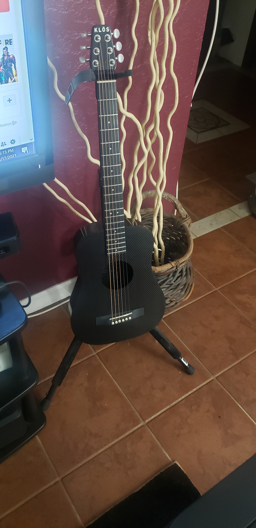 KLOS Travel Deluxe, Durable Carbon Fiber Acoustic Electric Guitar - Black with Gig Bag, Capo, and more Customer Review KLOS Travel Deluxe, Durable Carbon Fiber Acoustic Electric Guitar - Black with Gig Bag, Capo, and more - Customer Photo 4