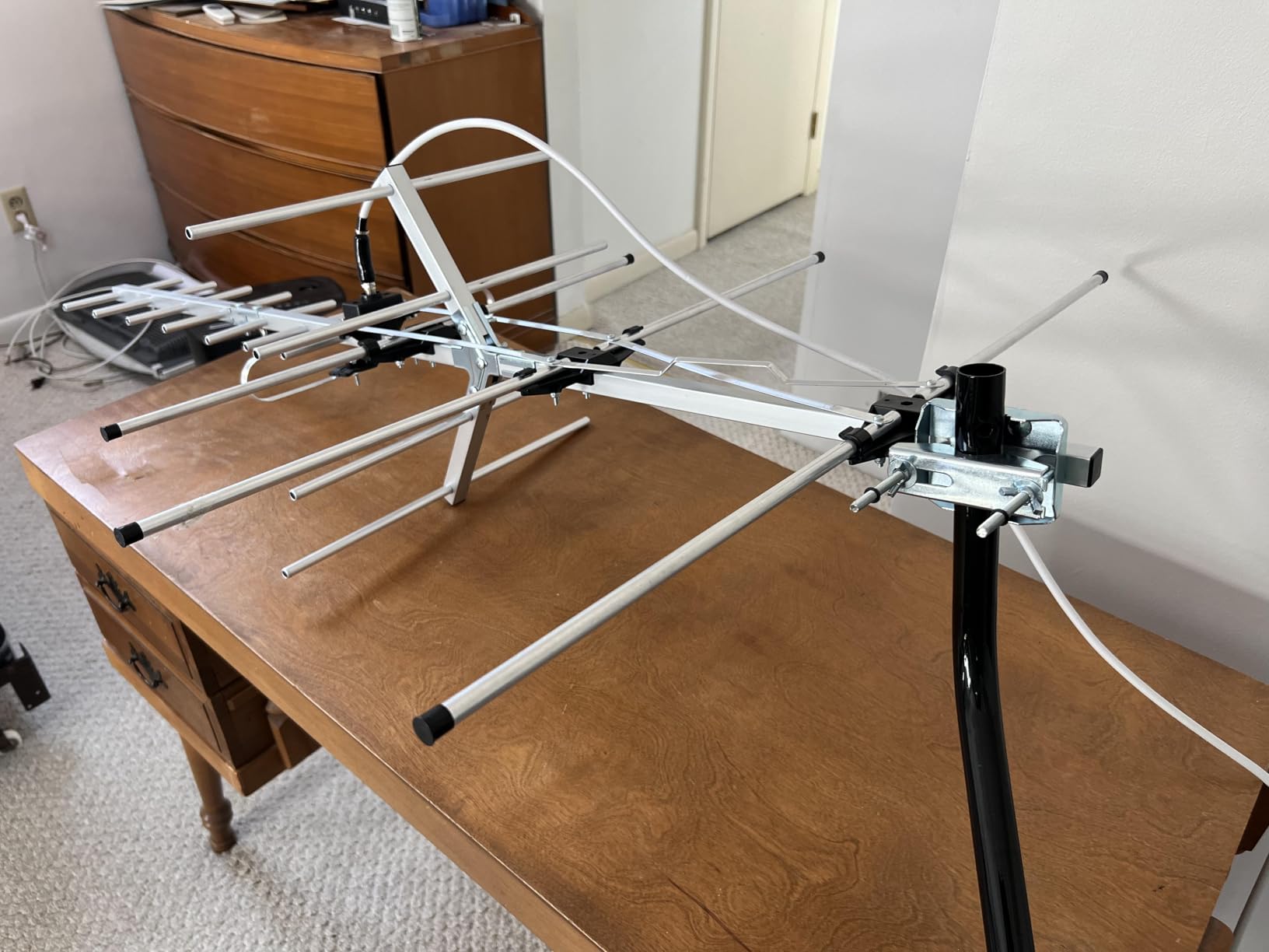 Five Star TV Antenna Indoor/Outdoor Yagi Satellite HD Antenna with up to 200 Mile Range - Attic or Roof Mount TV Antenna, Digital OTA Radio/FM Antenna for 4K 1080P with Mounting Pole Customer Review Five Star TV Antenna Indoor/Outdoor Yagi Satellite HD Antenna with up to 200 Mile Range - Attic or Roof Mount TV Antenna, Digital OTA Radio/FM Antenna for 4K 1080P with Mounting Pole - Customer Photo 1
