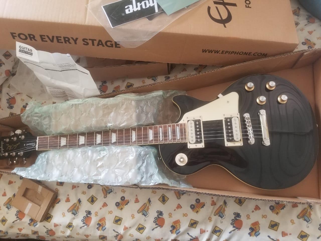 Epiphone Les Paul Classic, Heritage Cherry Sunburst Customer Review Epiphone Les Paul Classic, Heritage Cherry Sunburst - Customer Photo 2