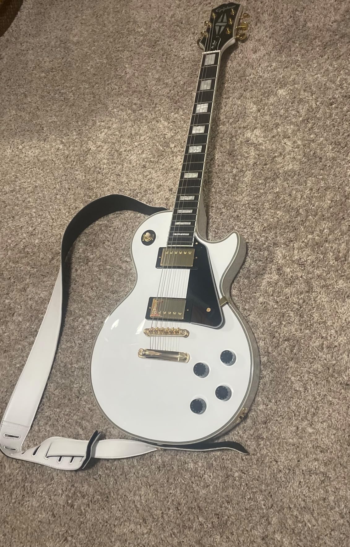 Epiphone Les Paul Custom, Alpine White with Gold Hardware - Customer Photo 2