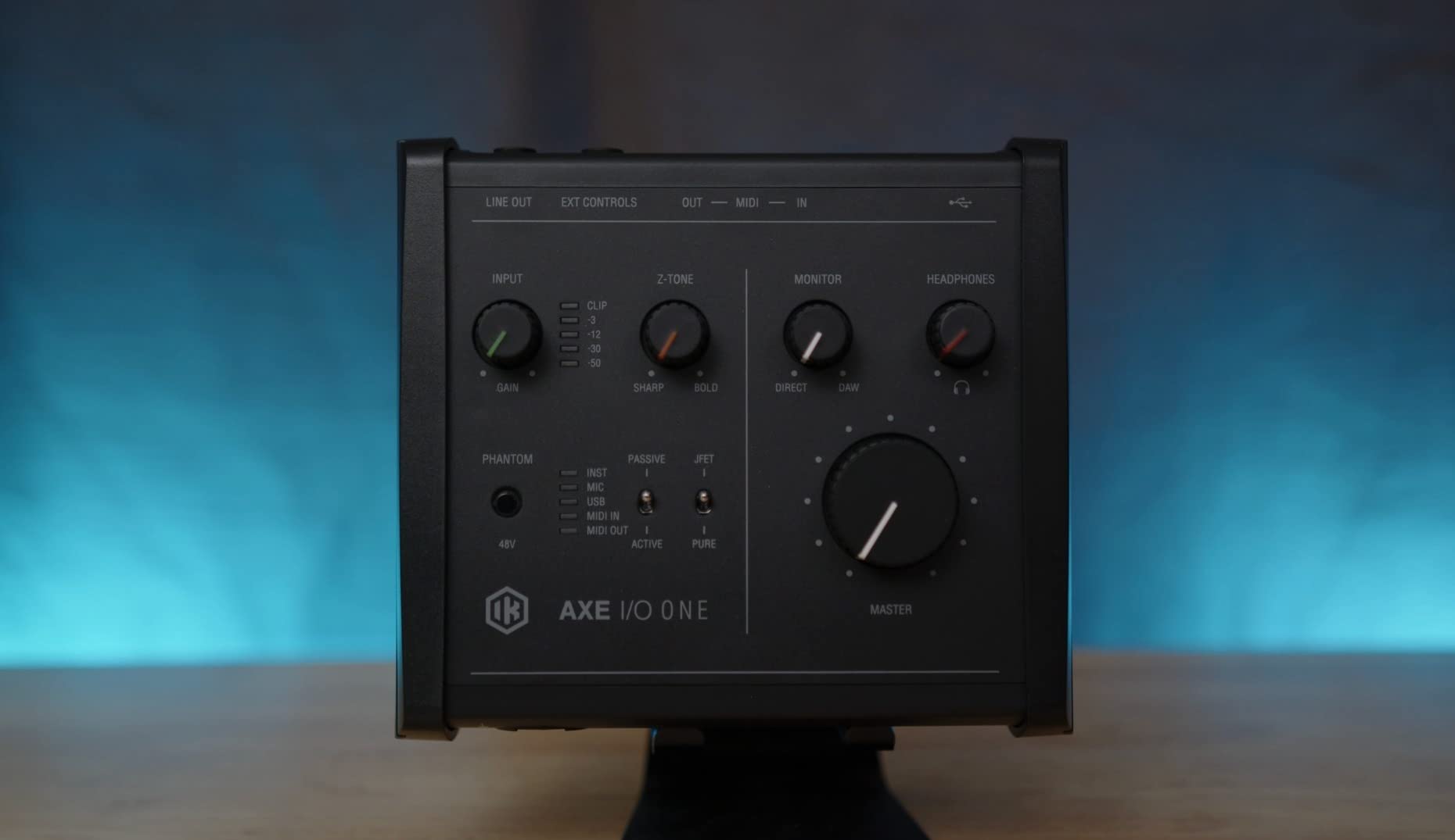 IK Multimedia AXE I/O SOLO premium 2-in 3-out 24-bit, 96 kHz USB audio interface for Mac/PC with advanced guitar tone shaping, Hi-Z re-amp out and massive AmpliTube and TONEX software bundle Customer Review IK Multimedia AXE I/O SOLO premium 2-in 3-out 24-bit, 96 kHz USB audio interface for Mac/PC with advanced guitar tone shaping, Hi-Z re-amp out and massive AmpliTube and TONEX software bundle - Customer Photo 2