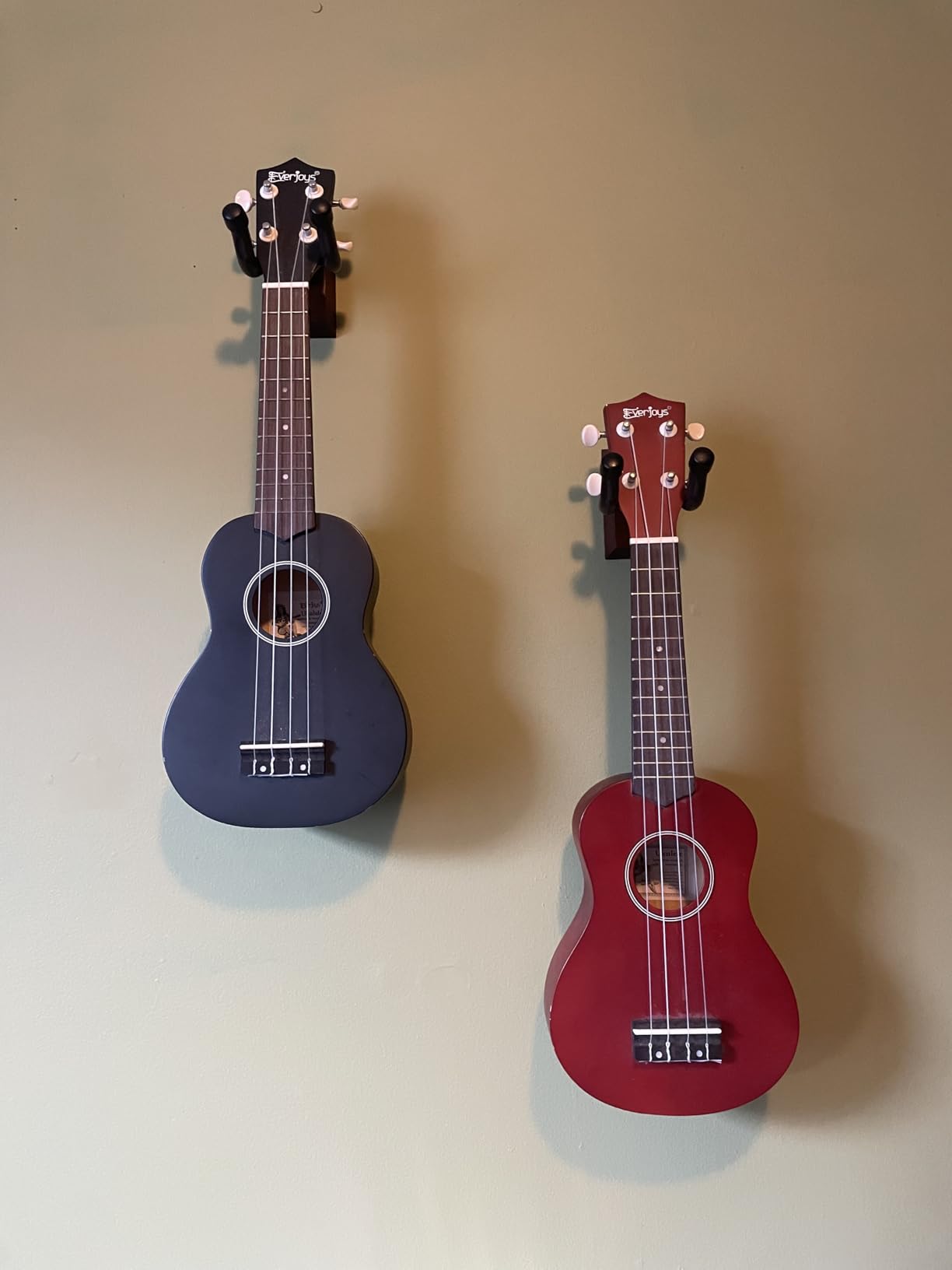 SNIGJAT Guitar Wall Mount 2 Pack, Hardwood Guitar Hanger Wall Hook Holder Stand with Screws, Guitar Wall Mount Hanger for Acoustic Guitar, Electric Guitar, Banjo, Bass, Mandolin Customer Review SNIGJAT Guitar Wall Mount 2 Pack, Hardwood Guitar Hanger Wall Hook Holder Stand with Screws, Guitar Wall Mount Hanger for Acoustic Guitar, Electric Guitar, Banjo, Bass, Mandolin - Customer Photo 2