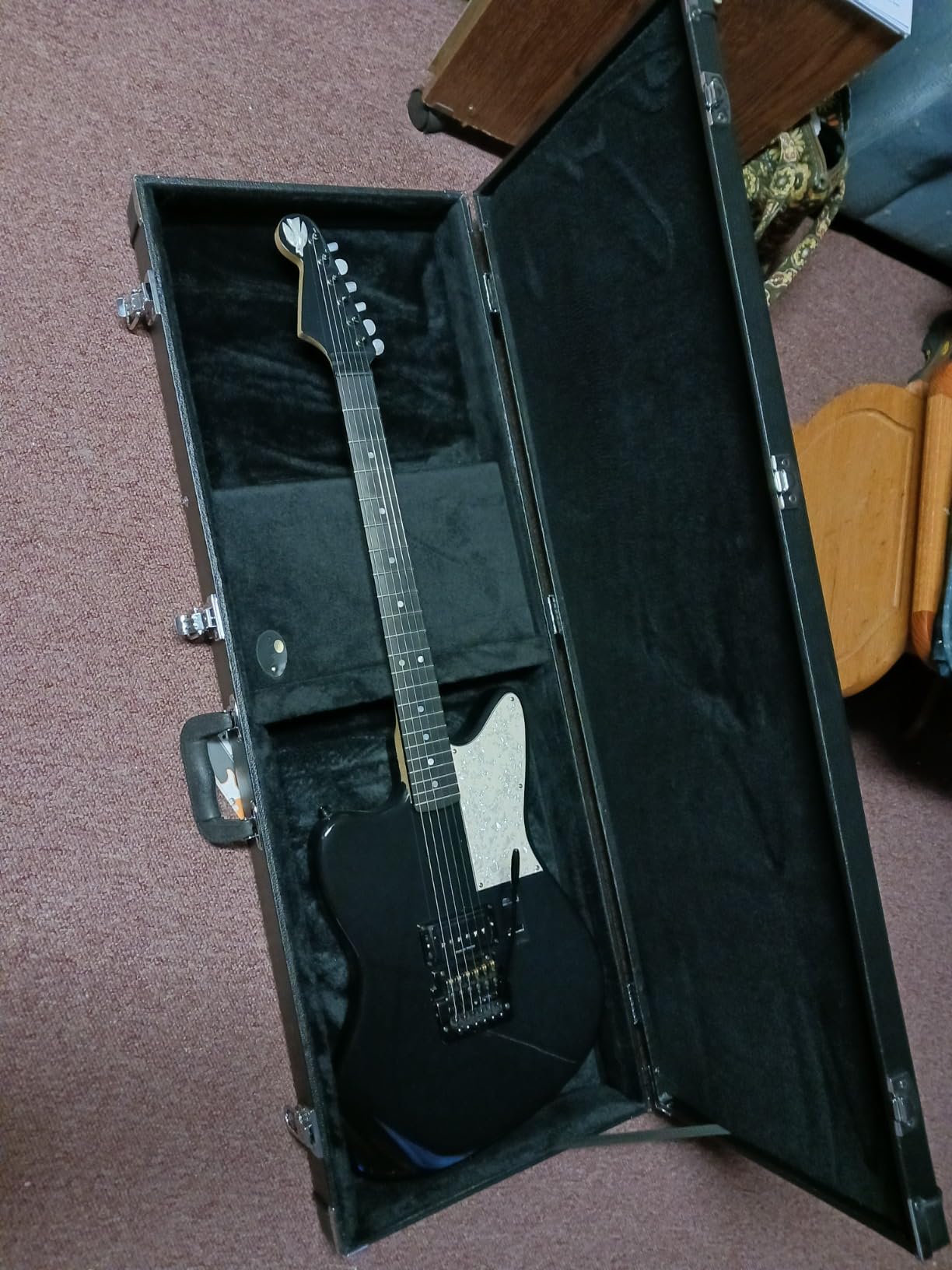 CAHAYA Electric Guitar Hard Shell Case - Portable Square Hardshell for Standard Electric Guitar - Black customer photo 2