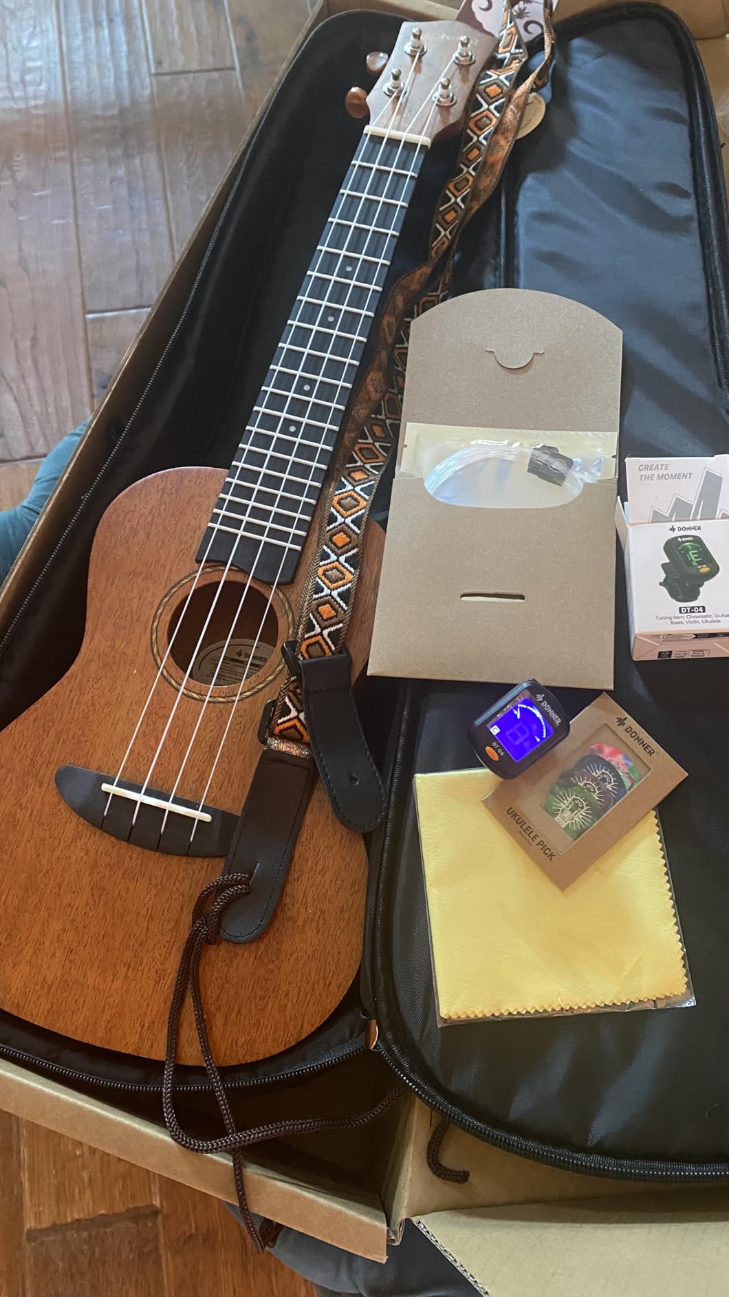 Donner Concert Ukulele Beginner Kit 23 inch Ukelele Mahogany Wood with Free Online Lesson Gig Bag Strap Nylon String Tuner Picks Ukalalee Yukalalee Bundle Pack DUC-200 Customer Review Donner Concert Ukulele Beginner Kit 23 inch Ukelele Mahogany Wood with Free Online Lesson Gig Bag Strap Nylon String Tuner Picks Ukalalee Yukalalee Bundle Pack DUC-200 - Customer Photo 2