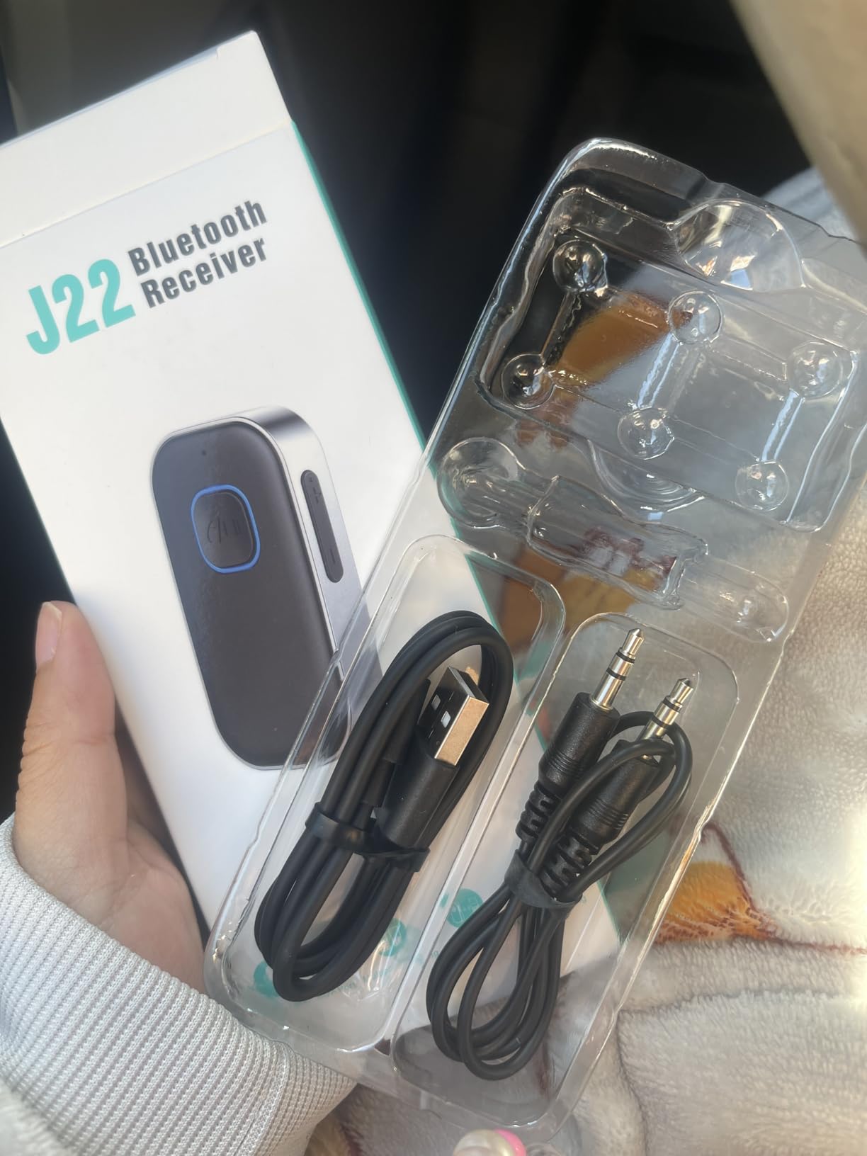 COMSOON Bluetooth Receiver for Car, Noise Cancelling 3.5mm AUX Bluetooth Car Adapter, Wireless Audio Receiver for Home Stereo/Wired Headphones, Hands-Free Call, 16H Battery Life - Black+Silver Customer Review COMSOON Bluetooth Receiver for Car, Noise Cancelling 3.5mm AUX Bluetooth Car Adapter, Wireless Audio Receiver for Home Stereo/Wired Headphones, Hands-Free Call, 16H Battery Life - Black+Silver - Customer Photo 2