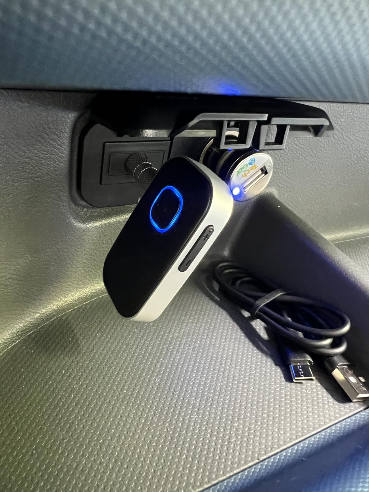 COMSOON Bluetooth Receiver for Car, Noise Cancelling 3.5mm AUX Bluetooth Car Adapter, Wireless Audio Receiver for Home Stereo/Wired Headphones, Hands-Free Call, 16H Battery Life - Black+Silver Customer Review COMSOON Bluetooth Receiver for Car, Noise Cancelling 3.5mm AUX Bluetooth Car Adapter, Wireless Audio Receiver for Home Stereo/Wired Headphones, Hands-Free Call, 16H Battery Life - Black+Silver - Customer Photo 4