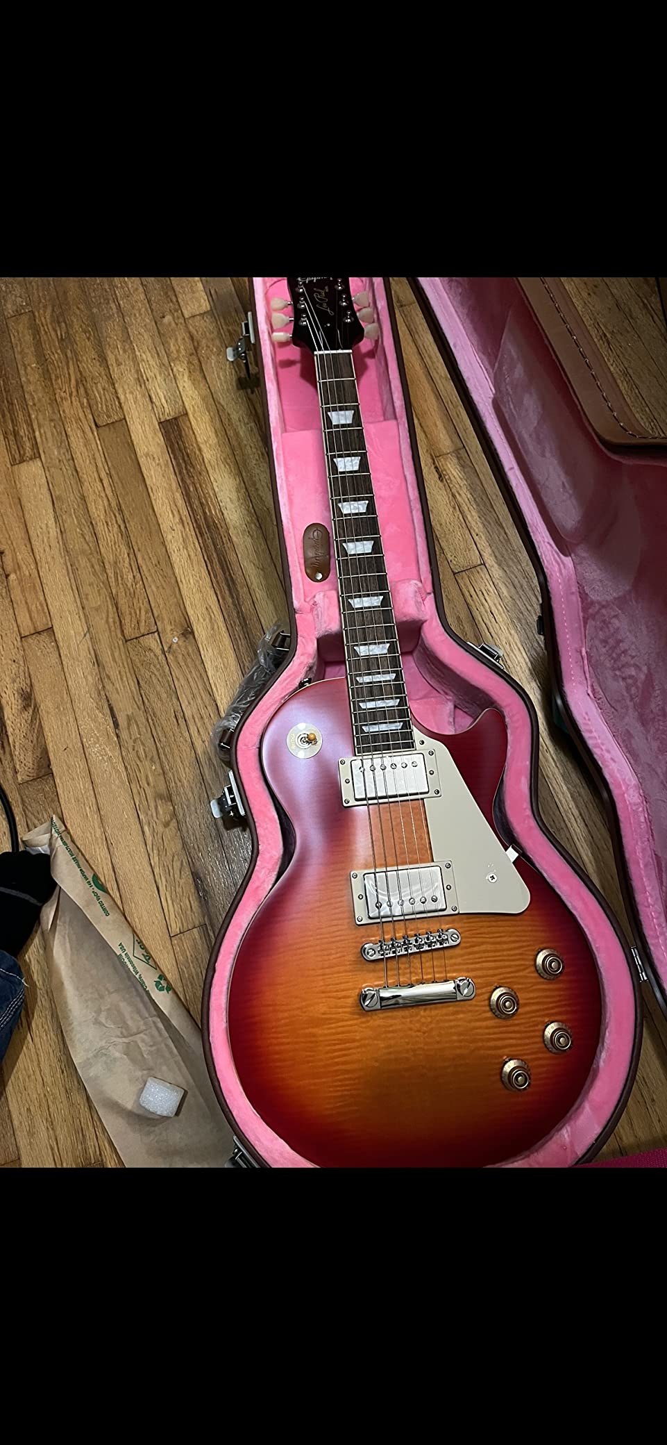 Epiphone 1959 Les Paul Standard, Aged Dark Burst with Hard Case Customer Review Epiphone 1959 Les Paul Standard, Aged Dark Burst with Hard Case - Customer Photo 3