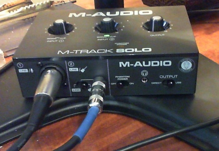 M-Audio M-Track Solo USB Audio Interface for Recording, Streaming and Podcasting with XLR, Line and DI Inputs, Plus a Software Suite Included customer photo 2