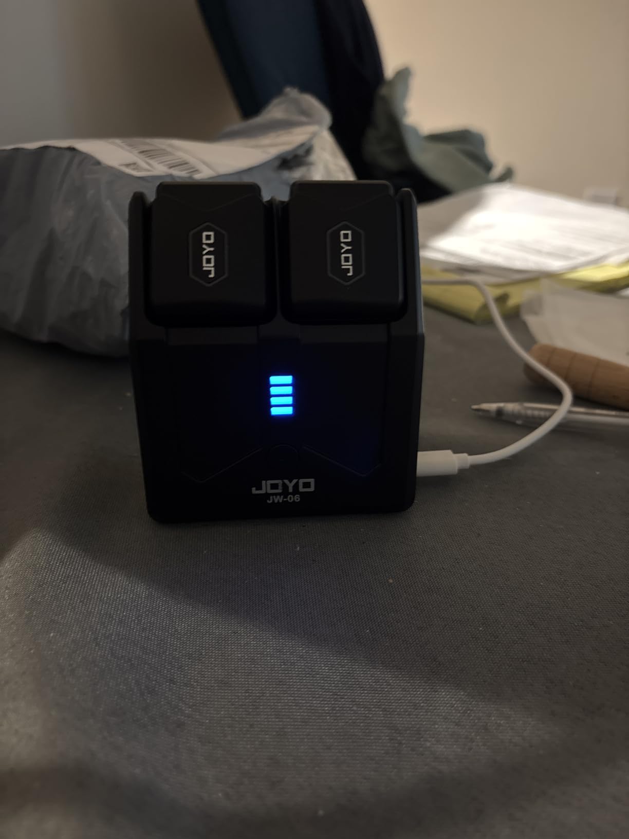 JOYO 2.4GHz Wireless Guitar System 4 Channels Rechargeable Audio Wireless Transmitter Receiver for Guitar Bass Electric Instruments (JW-03) - Customer Photo 2