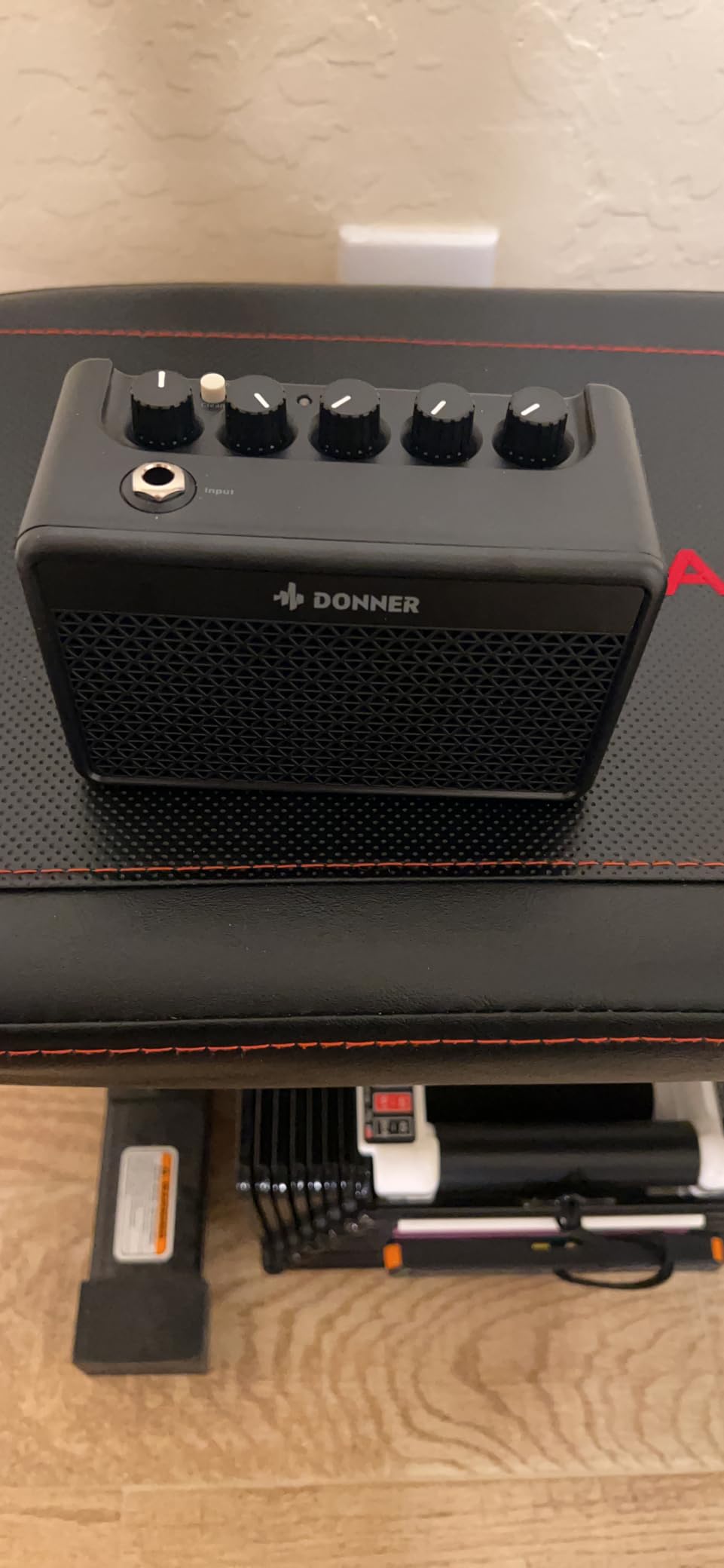 Donner Mini Guitar Amp Small Electric Amplifier 5W Portable, Practice Guitar Combo Amp DA-10 Customer Review Donner Mini Guitar Amp Small Electric Amplifier 5W Portable, Practice Guitar Combo Amp DA-10 - Customer Photo 1