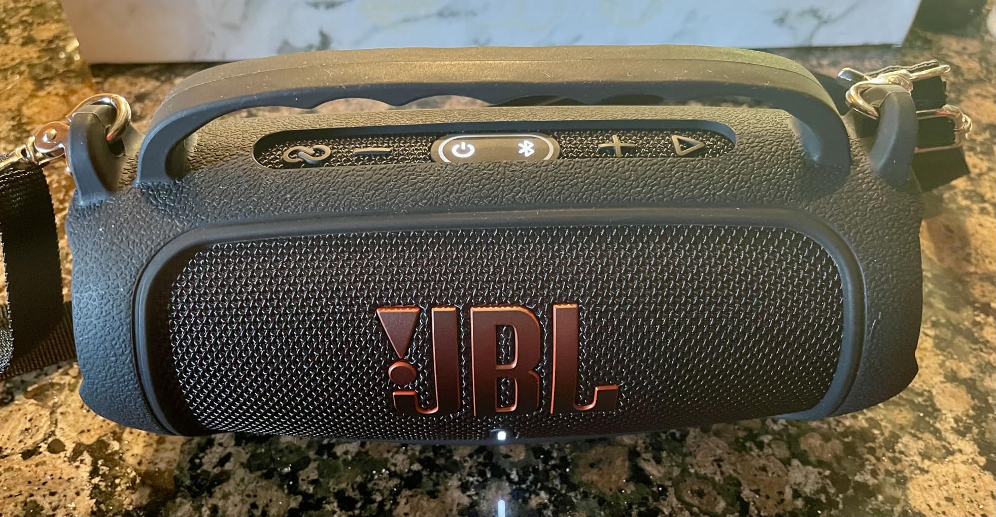 JBL CHARGE 5 - Portable Waterproof (IP67) Bluetooth Speaker with Powerbank USB Charge out, 20 hours playtime, JBL Partyboost customer photo 2