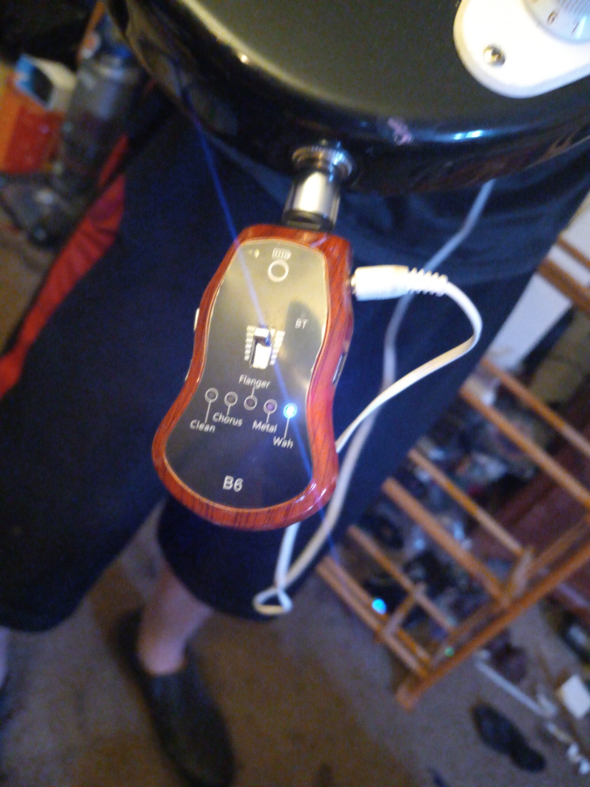 OW Portable Headphone Amp Synthesizer Pocket Plug Amplifier Rechargeable for Electric Guitar with Bluetooth Receiver Support 5 Effects: Clean/Chorus/Flanger/Metal/Wah Customer Review OW Portable Headphone Amp Synthesizer Pocket Plug Amplifier Rechargeable for Electric Guitar with Bluetooth Receiver Support 5 Effects: Clean/Chorus/Flanger/Metal/Wah - Customer Photo 2