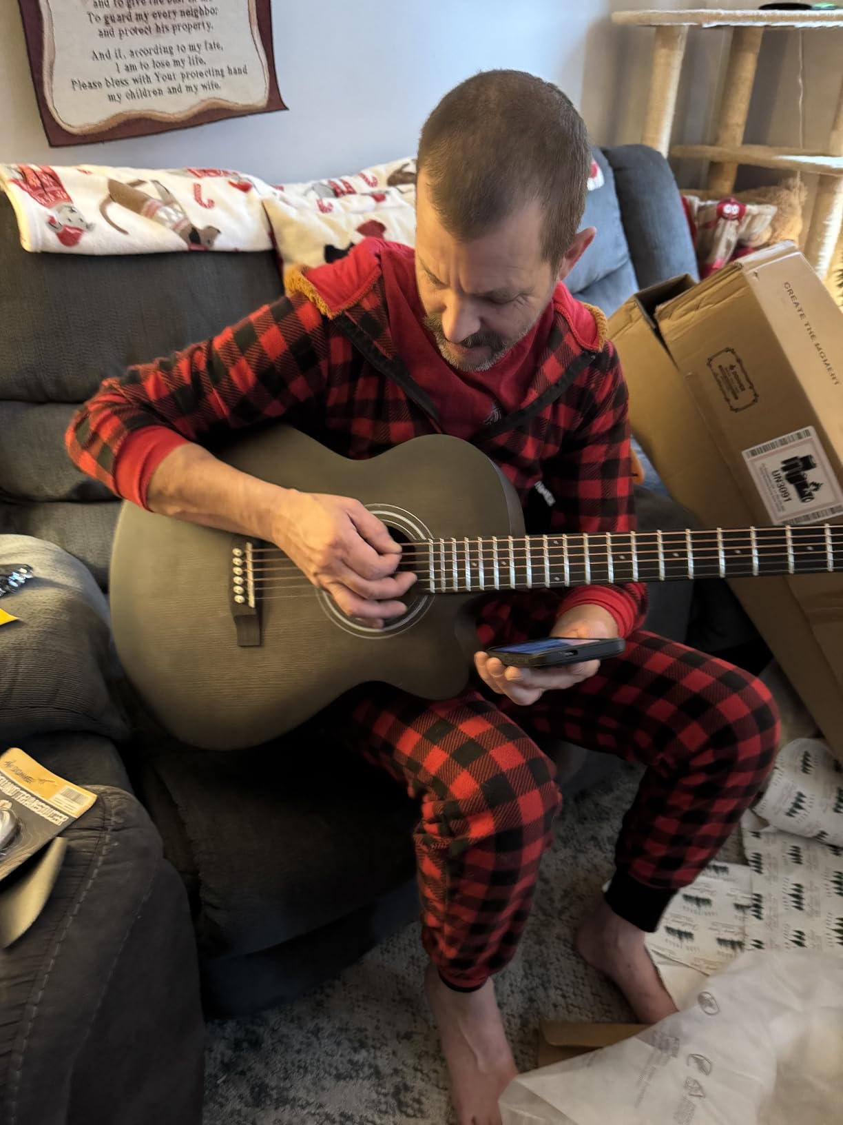 Donner 3/4 Acoustic Guitar Kit 36 Inch Dreadnought Bundle for Small Hands Customer Review Donner 3/4 Acoustic Guitar Kit 36 Inch Dreadnought Bundle for Small Hands - Customer Photo 1