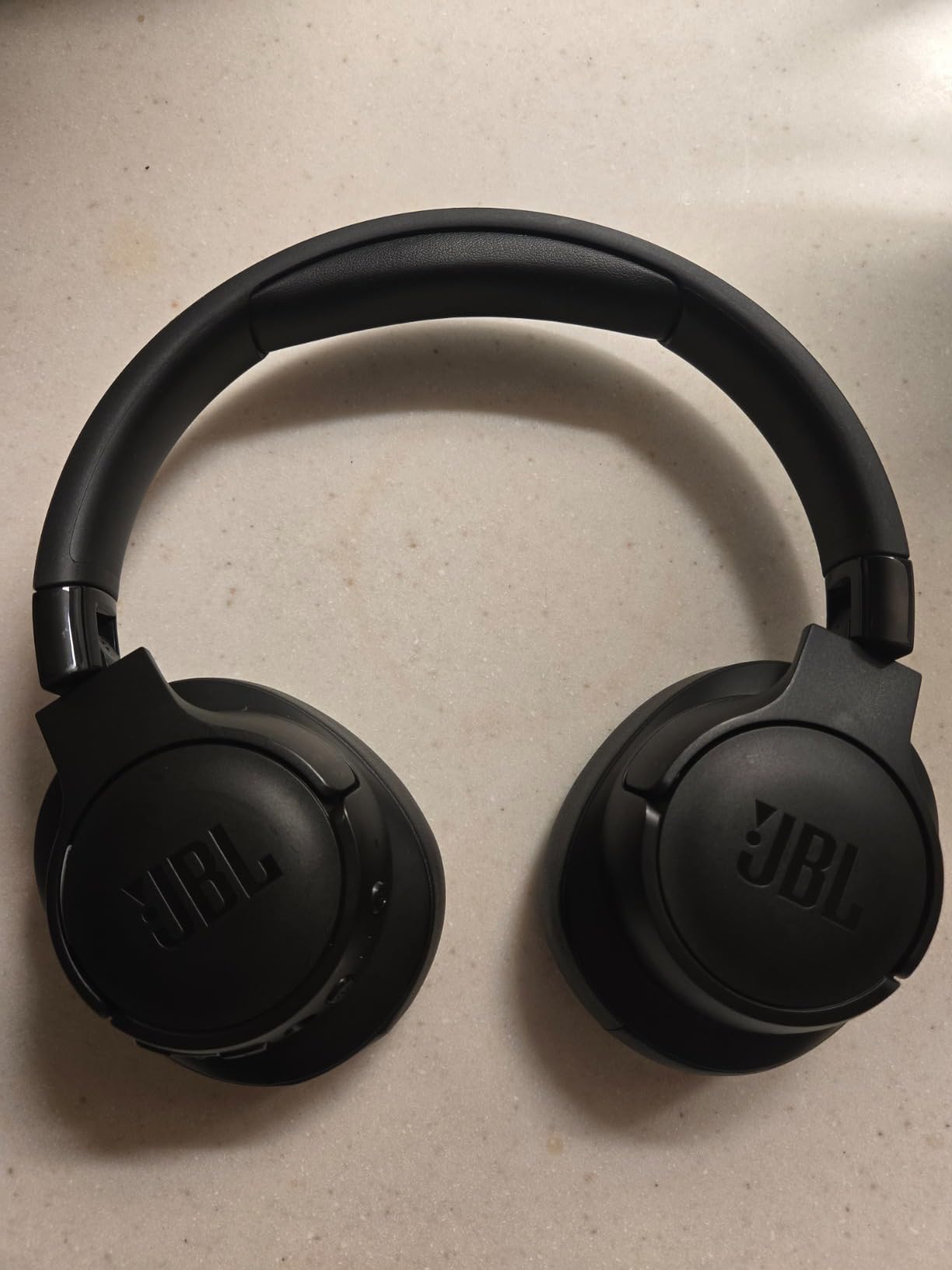 JBL Tune 760NC - Wireless Over-ear Noise Cancelling headphones, JBL Pure Bass Sound, Voice Assist, Google Fast Pair, Up to 50Hrs of Battery with ANC off, Lightweight and foldable design (Black) Customer Review JBL Tune 760NC - Wireless Over-ear Noise Cancelling headphones, JBL Pure Bass Sound, Voice Assist, Google Fast Pair, Up to 50Hrs of Battery with ANC off, Lightweight and foldable design (Black) - Customer Photo 1