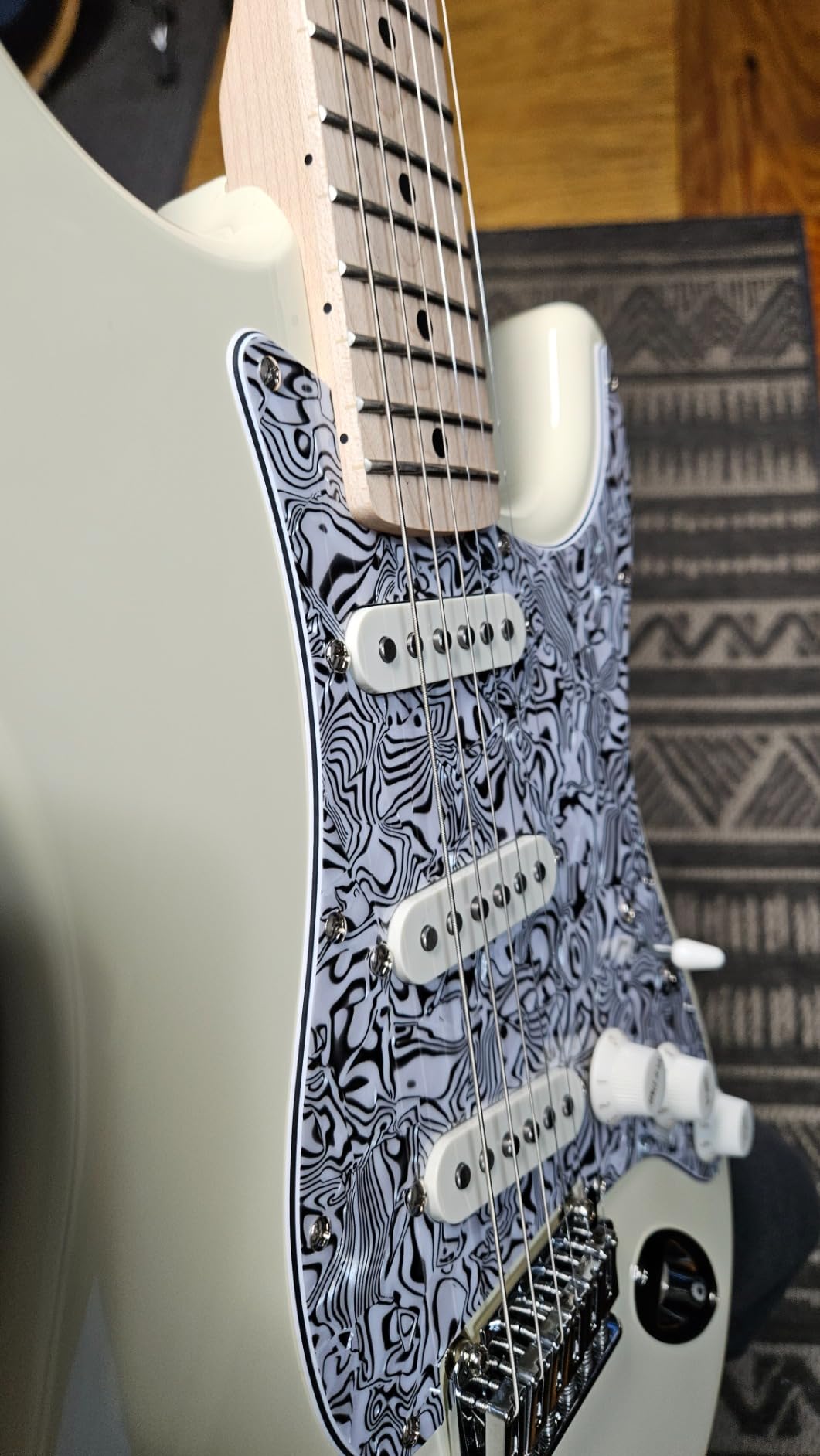 Squier Affinity Series Stratocaster Packs Electric Guitar, Charcoal Frost Metallic, Laurel Fingerboard Customer Review Squier Affinity Series Stratocaster Packs Electric Guitar, Charcoal Frost Metallic, Laurel Fingerboard - Customer Photo 1