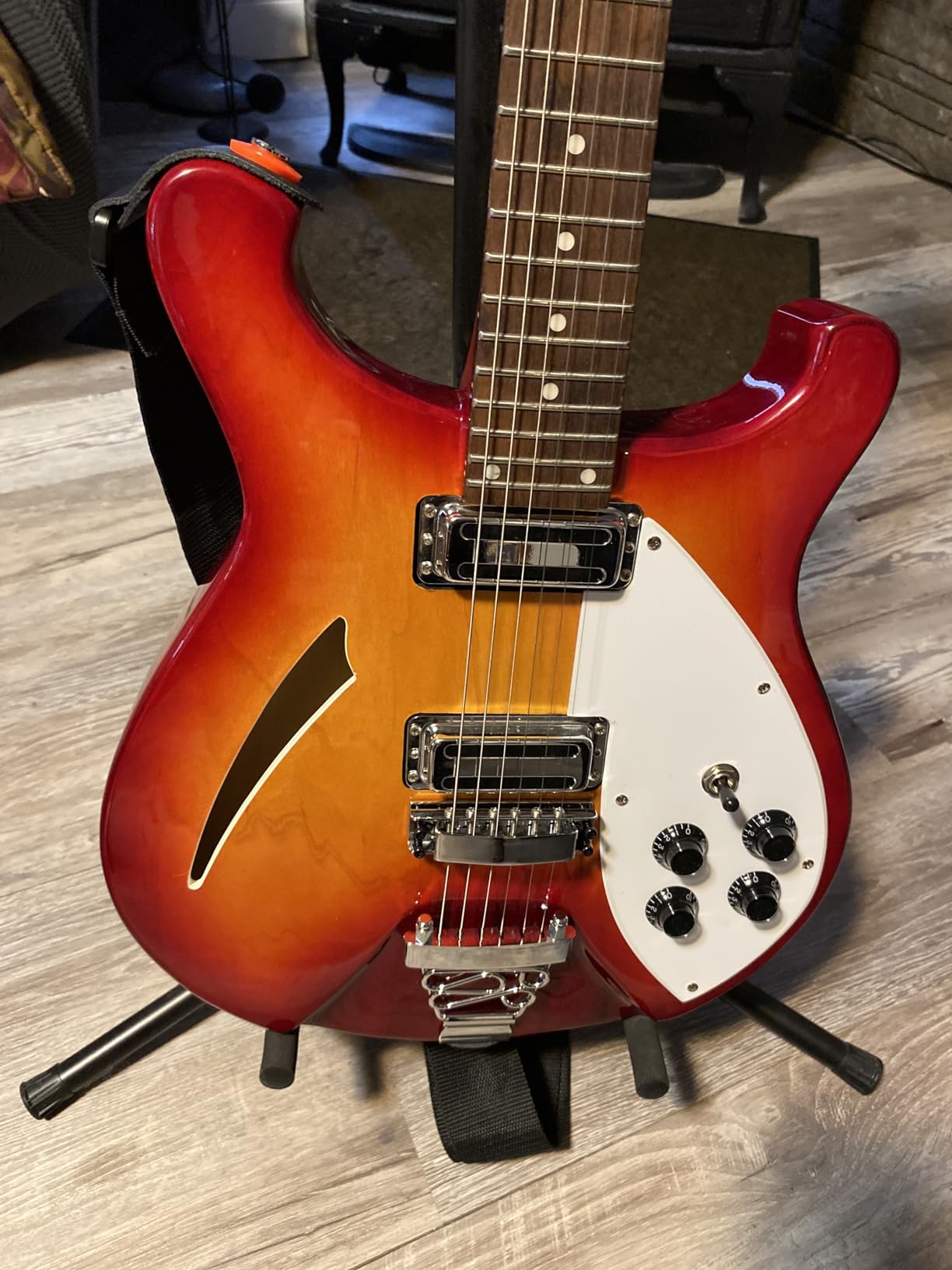 IYV 6 String IYV-IRK-300 Semi Hollow Electric Guitar 3T Sunburst, Right, (IRK-300) Customer Review IYV 6 String IYV-IRK-300 Semi Hollow Electric Guitar 3T Sunburst, Right, (IRK-300) - Customer Photo 4