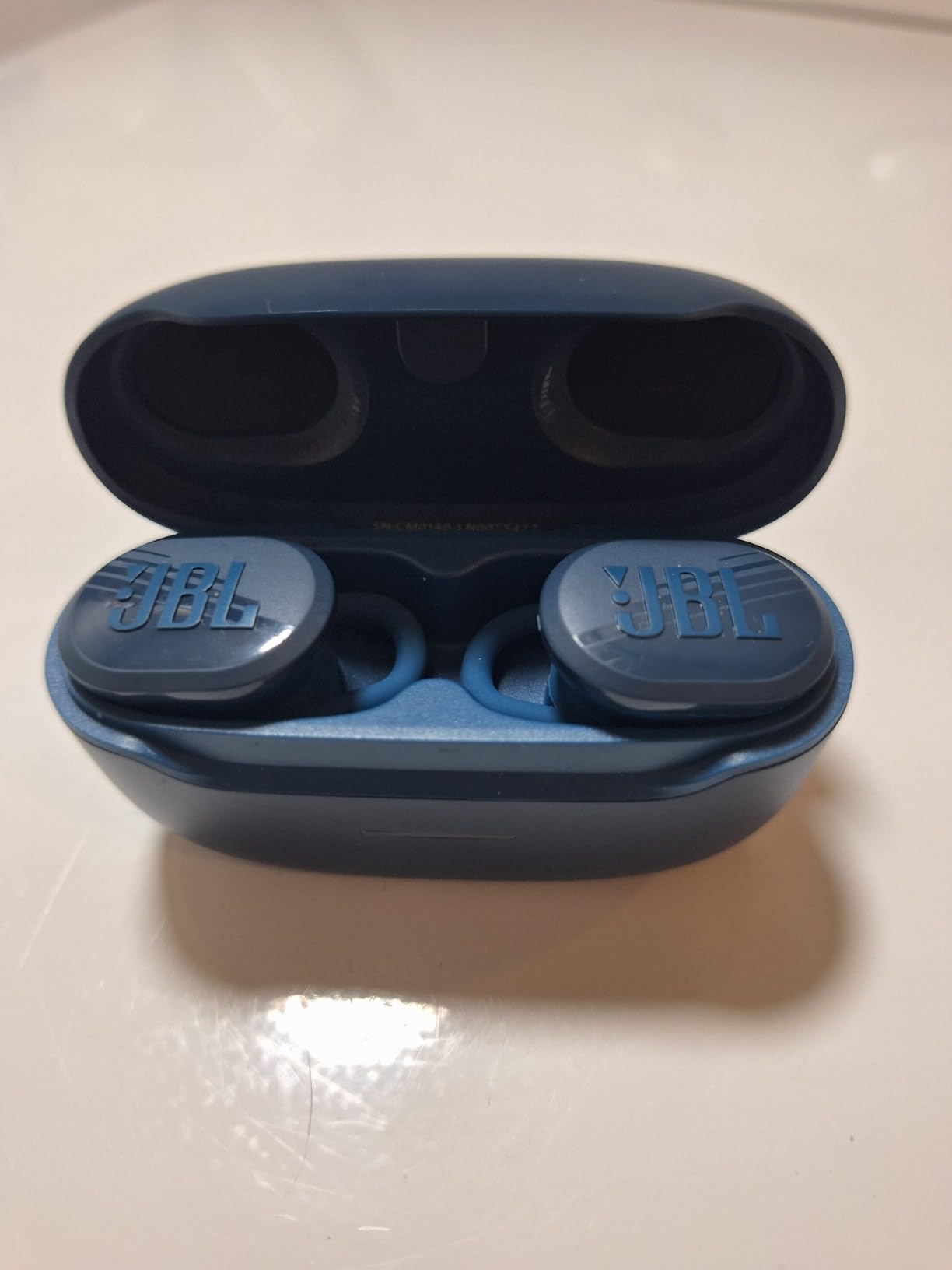 JBL Endurance Race TWS - Waterproof true wireless active sport earbuds, JBL Pure Bass Sound, Up to 30 hours of battery life, IP67 Waterproof and Dustproof, Ambient Aware & TalkThru (Blue) Customer Review JBL Endurance Race TWS - Waterproof true wireless active sport earbuds, JBL Pure Bass Sound, Up to 30 hours of battery life, IP67 Waterproof and Dustproof, Ambient Aware & TalkThru (Blue) - Customer Photo 3