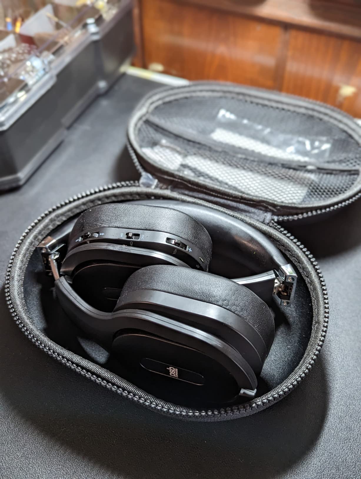 PSB Speakers M4U 8 MKII On-Ear Wireless Noise Cancelling Bluetooth Headphones - Black Customer Review PSB Speakers M4U 8 MKII On-Ear Wireless Noise Cancelling Bluetooth Headphones - Black - Customer Photo 1