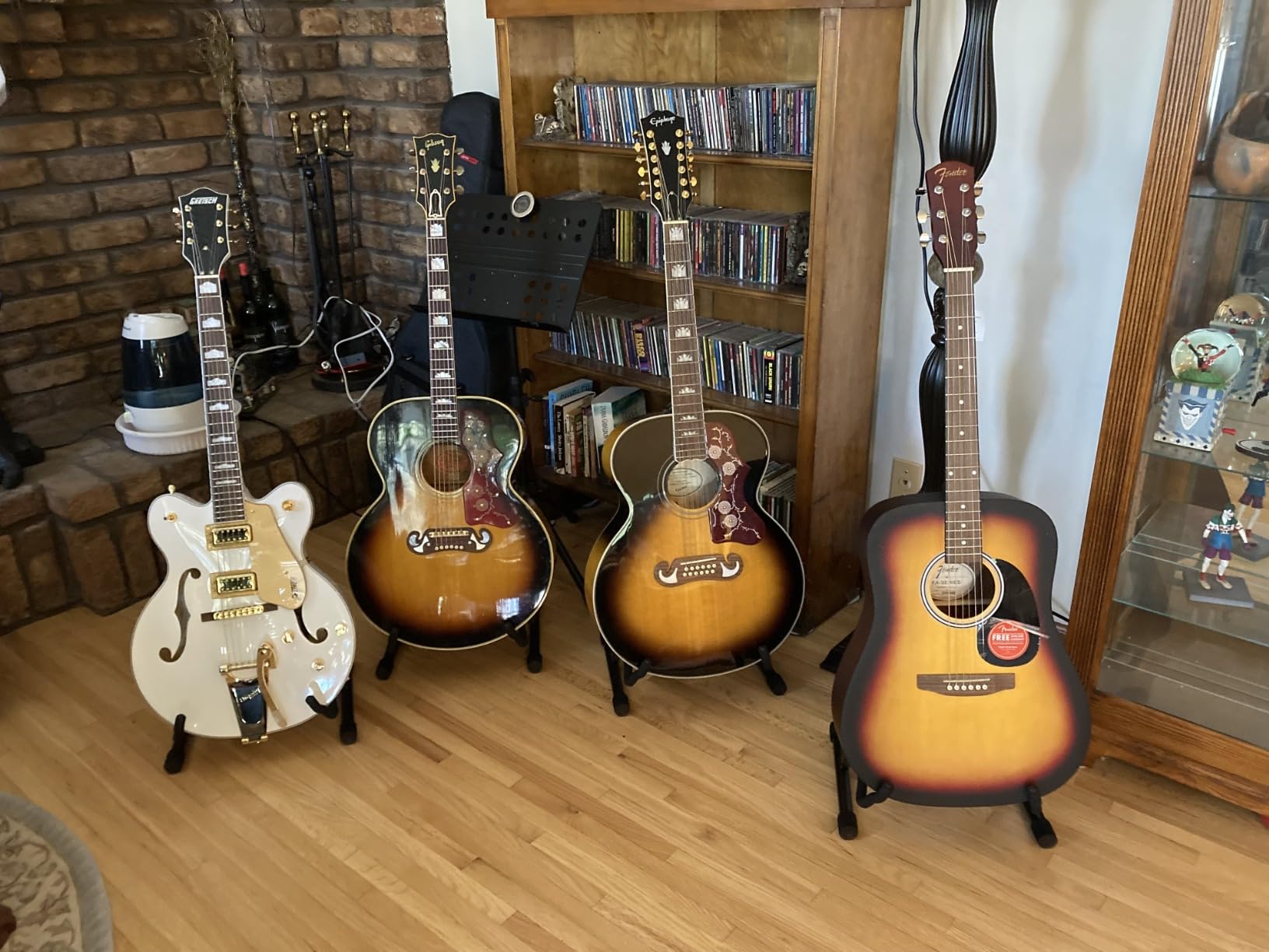 Gretsch G5422TG Electromatic 6-String Right-Handed Classic Double-Cut Hollowbody Electric Guitar with Bigsby, Laurel Fingerboard and Maple Neck (Snowcrest White) - Customer Photo 1