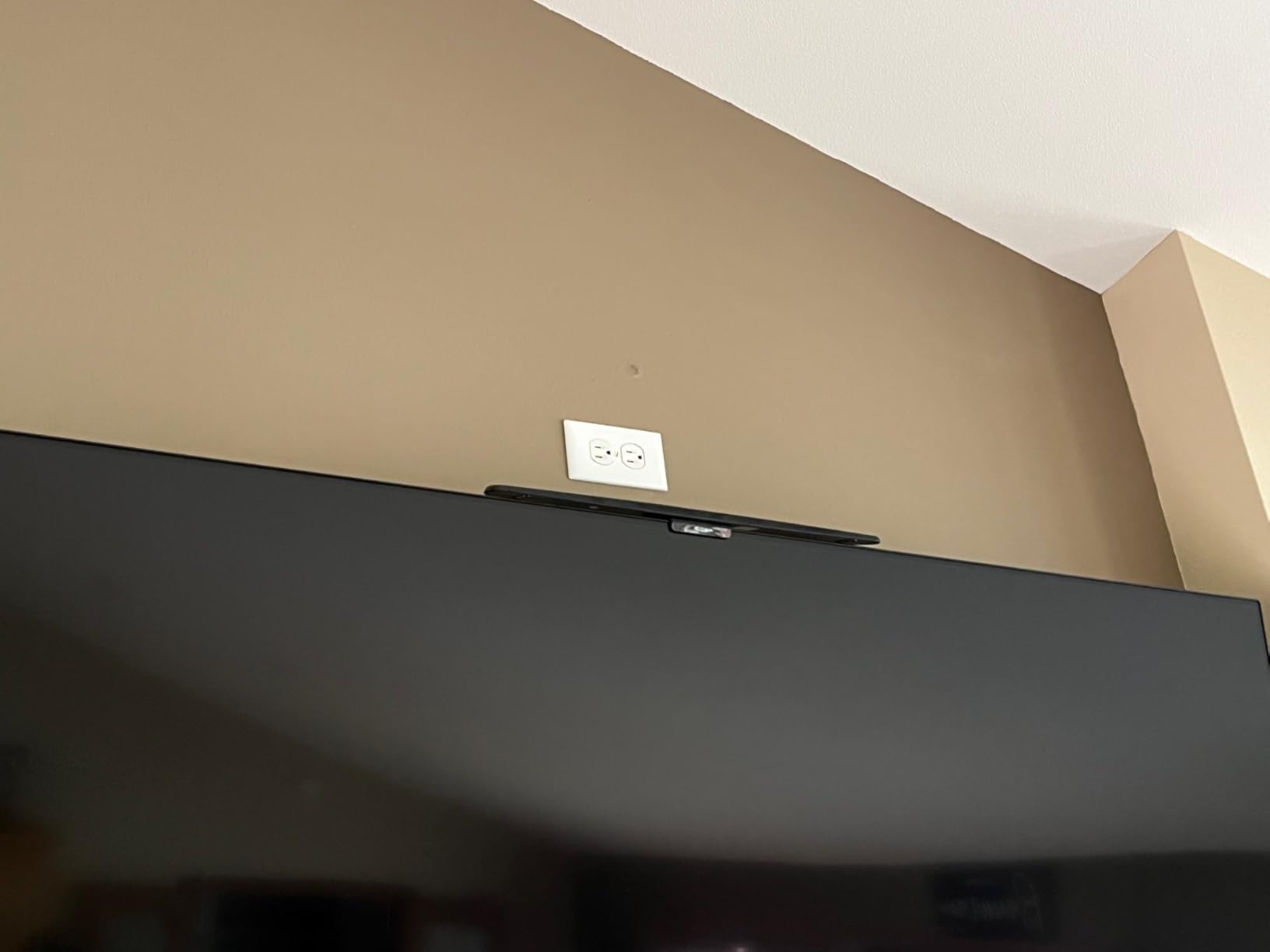 UltraPro Outdoor HD Digital, Long Range Smart TV Antenna, Supports 4K 1080P HD VHF UHF, J Mount Included for Attic or Outdoor, Weather Resistant, 65000 customer photo 2