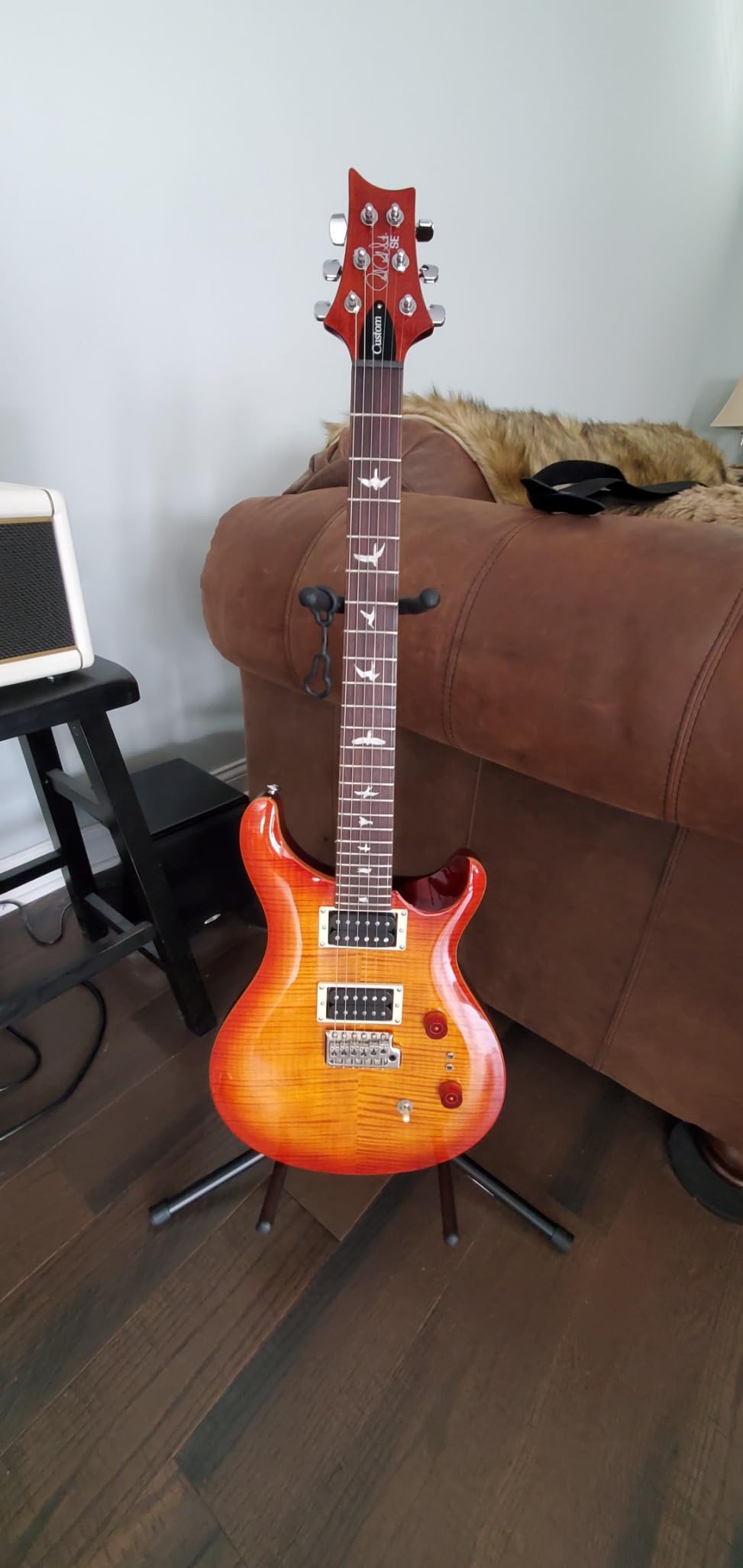 PRS Paul Reed Smith SE Custom 24-08 6 String Electric, Vintage Sunburst with Gigbag (107994:VS) Customer Review PRS Paul Reed Smith SE Custom 24-08 6 String Electric, Vintage Sunburst with Gigbag (107994:VS) - Customer Photo 1