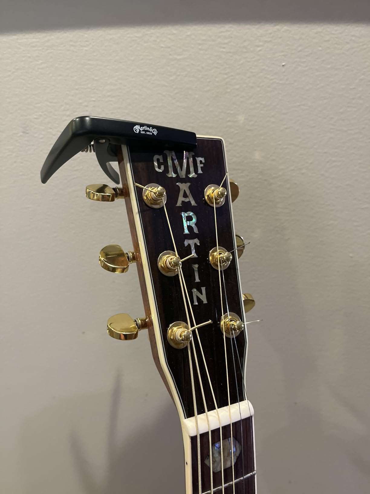 Martin Guitar Capo – One-Handed Operation | Consistent Fretting & Note Clarity | Fits Most Neck Profiles Customer Review Martin Guitar Capo – One-Handed Operation | Consistent Fretting & Note Clarity | Fits Most Neck Profiles - Customer Photo 1
