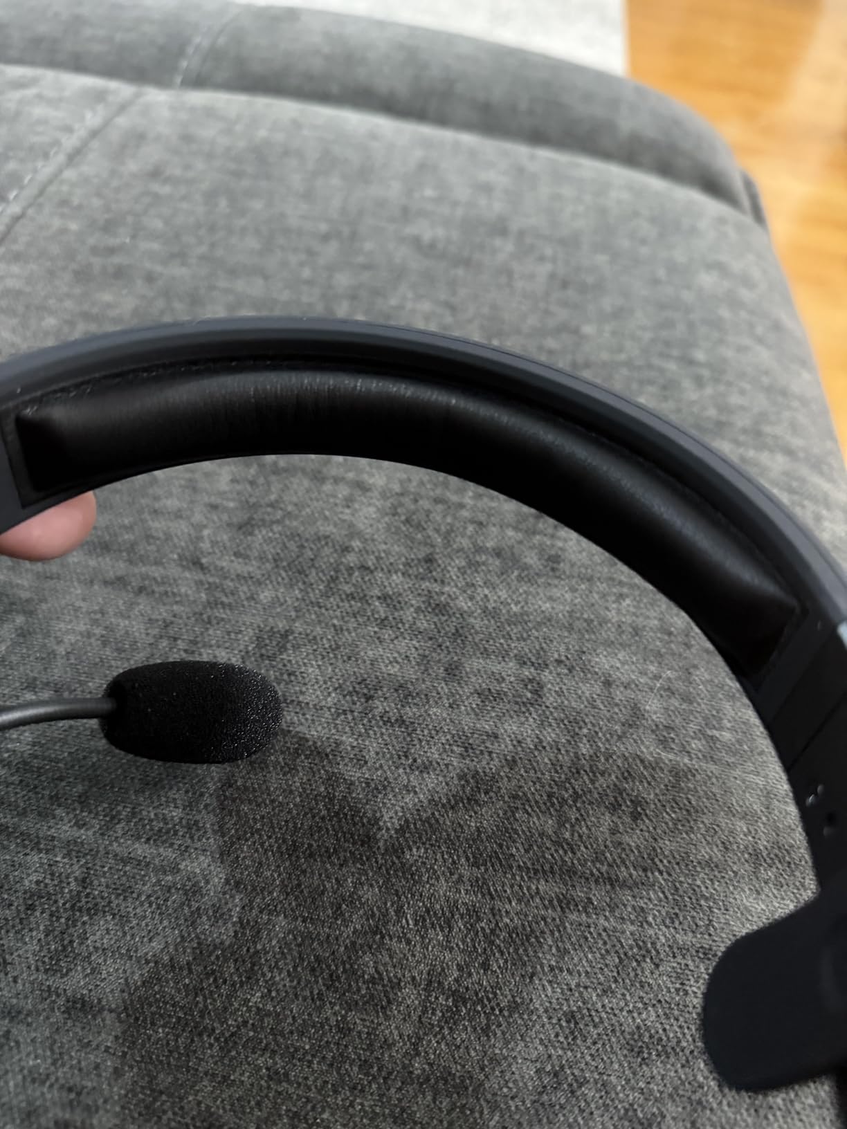 Trucker Bluetooth Headset, V5.2 Wireless Headset with Upgraded Microphone AI Noise Canceling, On Ear Bluetooth Headphone with Mute for Driver Office Call Center Customer Review Trucker Bluetooth Headset, V5.2 Wireless Headset with Upgraded Microphone AI Noise Canceling, On Ear Bluetooth Headphone with Mute for Driver Office Call Center - Customer Photo 2