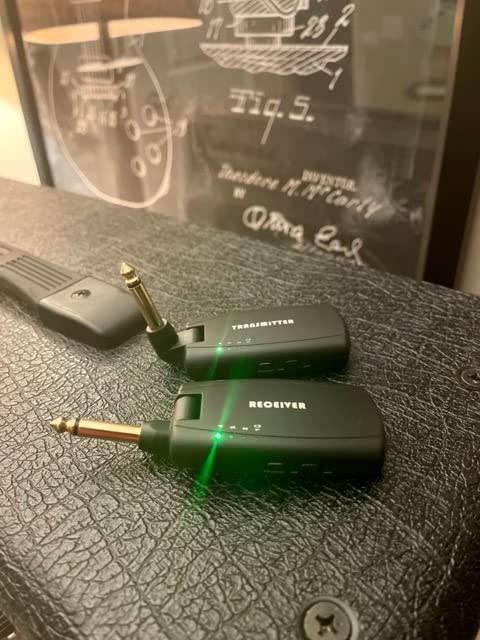 Amazon Basics Digital Wireless Guitar System Transmitter/Receiver with Rechargeable Batteries, Black - Customer Photo 2