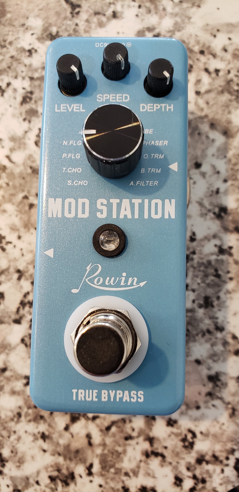 Rowin VIBROCK Chorus-Tremolo Monoblock Pedal Full Size Modulation Guitar Pedal True Bypass RE-02 - Customer Photo 1