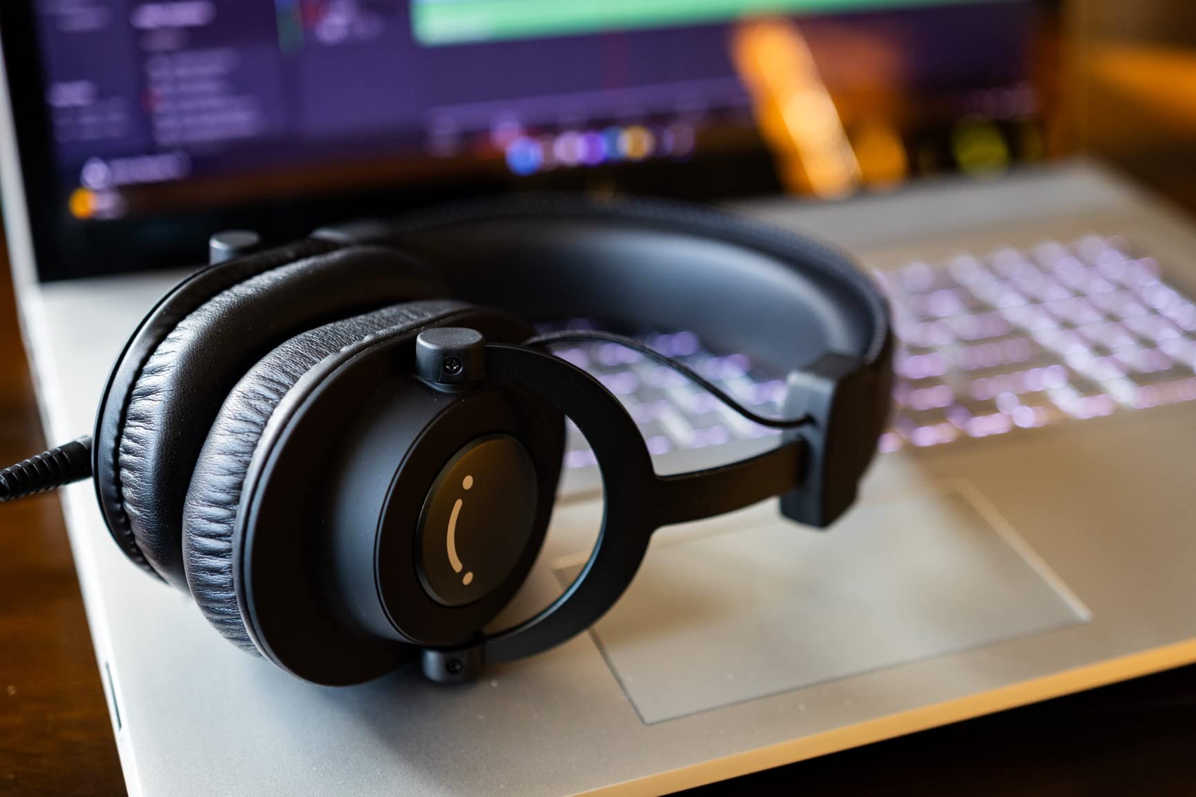 FIFINE Studio Monitor Headphones for Recording-Over Ear Wired Headphones for Podcast Monitoring - Customer Photo 1