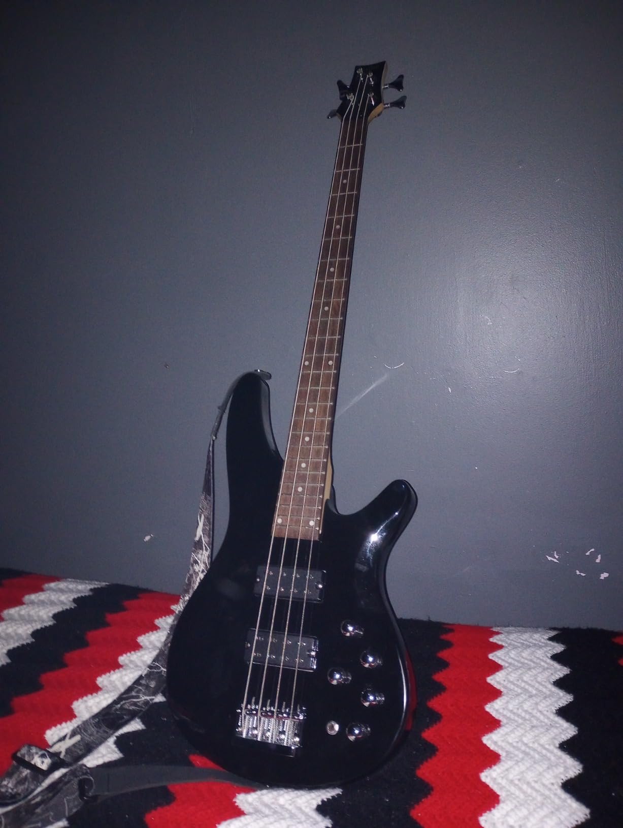 Ktaxon 4 String Electric Bass Guitar, Full Size Standard Right Handed Rosewood Fingerboard Beginner Kit with Cable Wrench Tool (Blue) Customer Review Ktaxon 4 String Electric Bass Guitar, Full Size Standard Right Handed Rosewood Fingerboard Beginner Kit with Cable Wrench Tool (Blue) - Customer Photo 2
