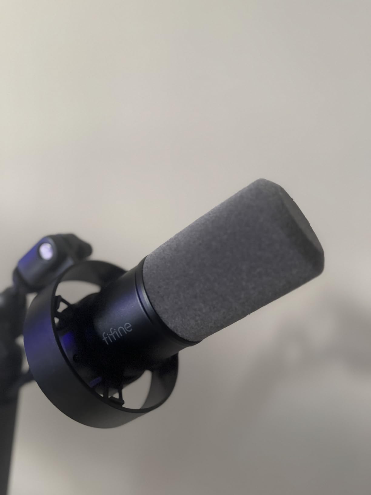 FIFINE Dynamic Microphone, XLR/USB Podcast Recording PC Microphone for Vocal Voice-Over Streaming, Studio Metal Mic with Mute, Headphone Jack, Monitoring Volume Control, Windscreen-Amplitank K688 Customer Review FIFINE Dynamic Microphone, XLR/USB Podcast Recording PC Microphone for Vocal Voice-Over Streaming, Studio Metal Mic with Mute, Headphone Jack, Monitoring Volume Control, Windscreen-Amplitank K688 - Customer Photo 1