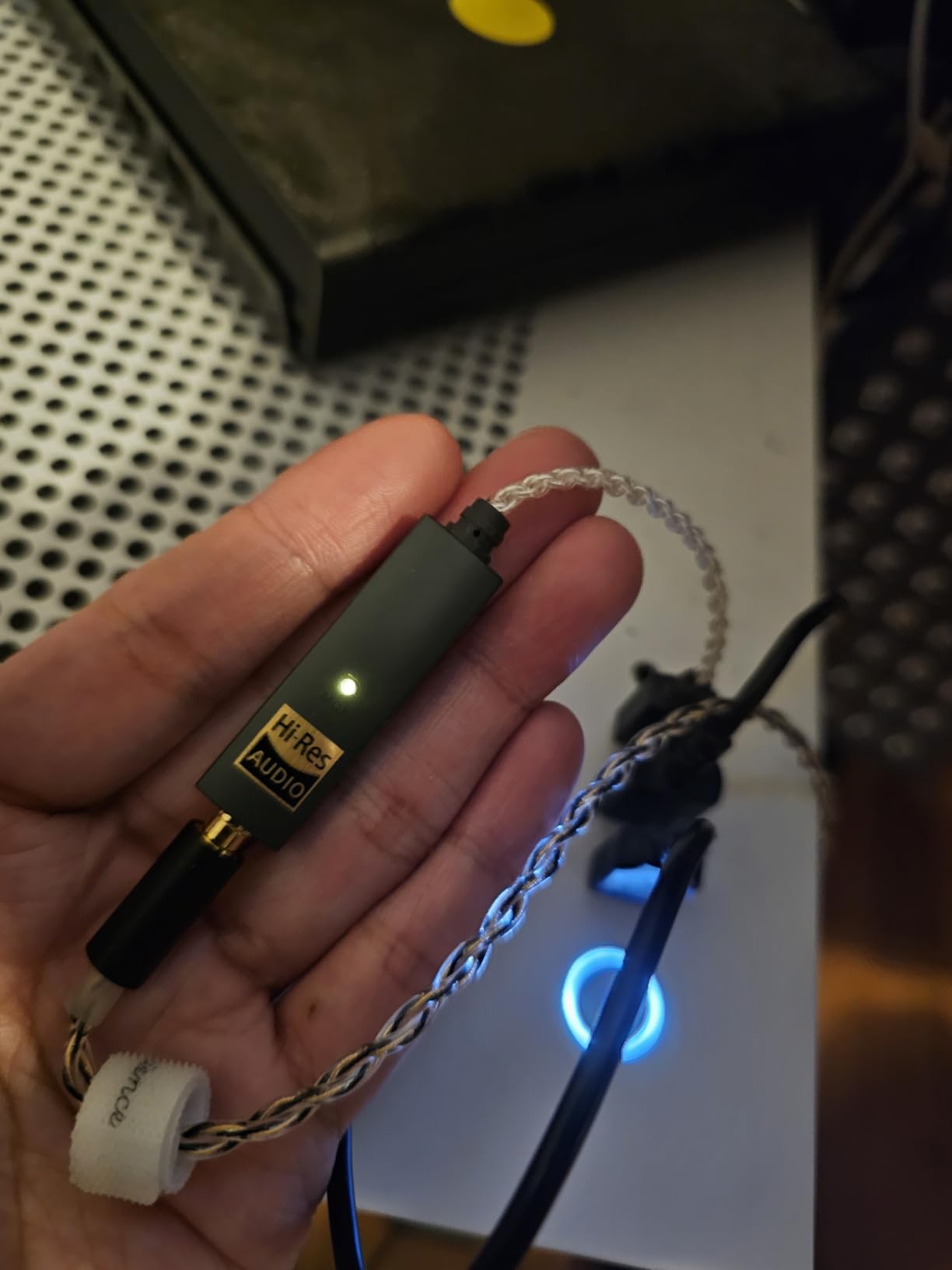 iFi GO Link - Portable DAC & Headphone Amplifier - USB-C to 3.5mm Adapter - Improve Sound from Any Device - Gold-Plated 3.5mm Headphone Socket – Supports Hi-Resolution 32-bit/384kHz/DSD256/MQA - Customer Photo 1