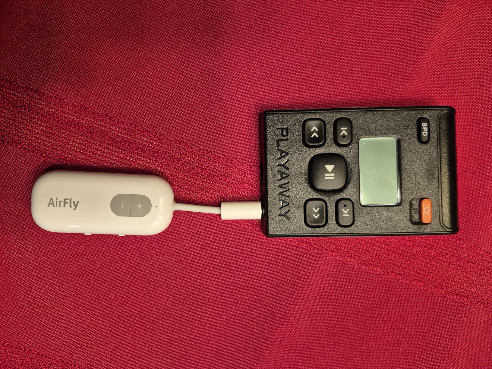 Twelve South AirFly SE | Bluetooth Wireless Audio Transmitter Adapter for AirPods/Headphones, 20+ Hr Battery, Works with 3.5mm aux Jacks on Airplanes, TVs, Gym Equipment, and Travel Customer Review Twelve South AirFly SE | Bluetooth Wireless Audio Transmitter Adapter for AirPods/Headphones, 20+ Hr Battery, Works with 3.5mm aux Jacks on Airplanes, TVs, Gym Equipment, and Travel - Customer Photo 3