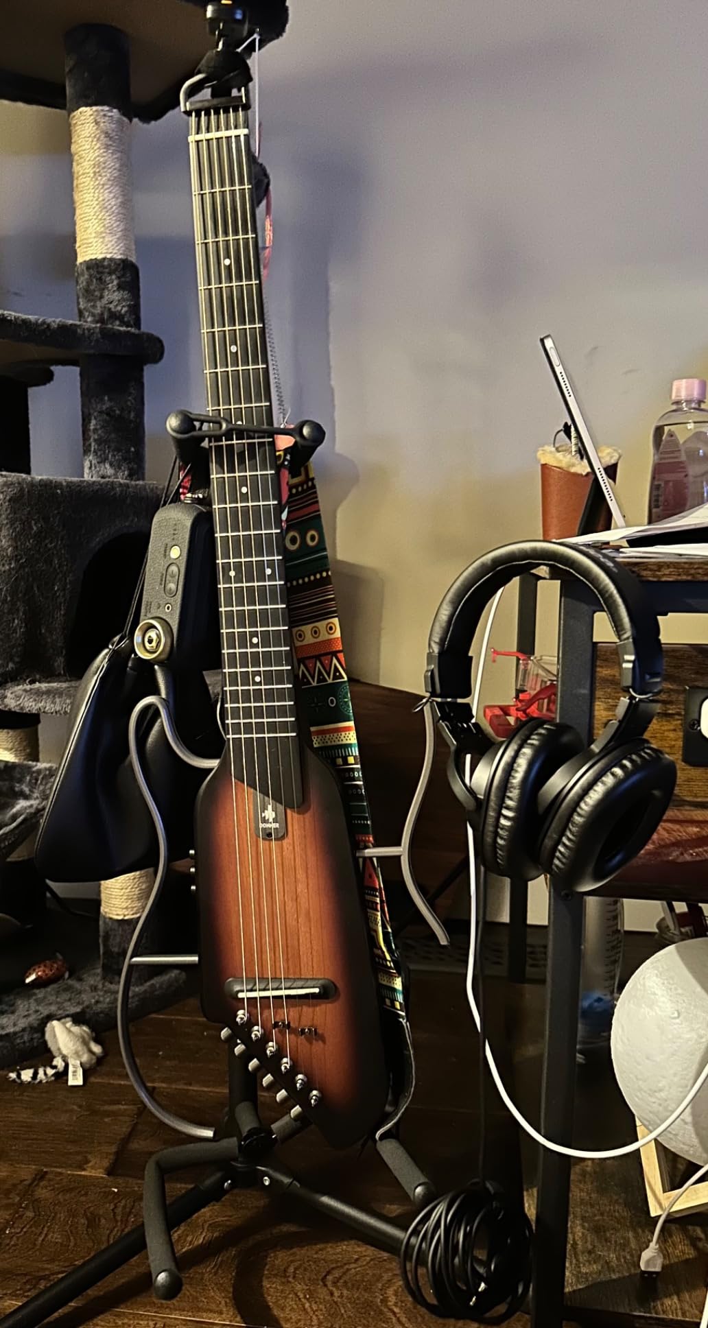 Donner HUSH I Guitar For Travel - Portable Ultra-Light and Quiet Performance Headless Acoustic-Electric Guitar, Mahogany Body with Removable Frames, Gig Bag, and Accessories Natural Customer Review Donner HUSH I Guitar For Travel - Portable Ultra-Light and Quiet Performance Headless Acoustic-Electric Guitar, Mahogany Body with Removable Frames, Gig Bag, and Accessories Natural - Customer Photo 2