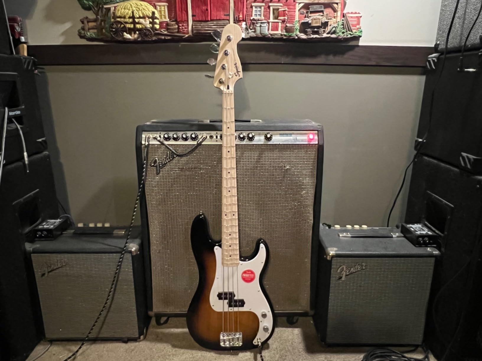 Squier Squier Sonic Bronco Bass, Arctic White, Maple Fingerboard Customer Review Squier Squier Sonic Bronco Bass, Arctic White, Maple Fingerboard - Customer Photo 1