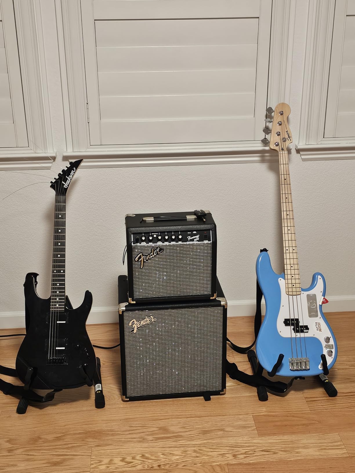 Squier Squier Sonic Bronco Bass, Arctic White, Maple Fingerboard Customer Review Squier Squier Sonic Bronco Bass, Arctic White, Maple Fingerboard - Customer Photo 2